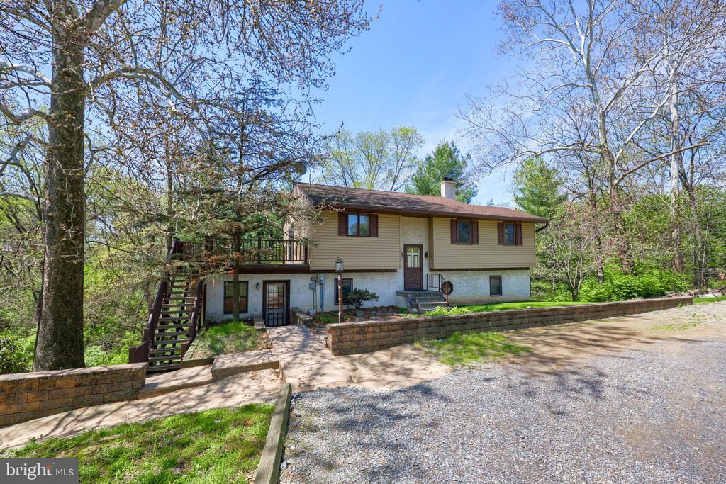 Photo of 242 Skyview Lane, LITITZ, PA 17543 (MLS # PALA2087478)