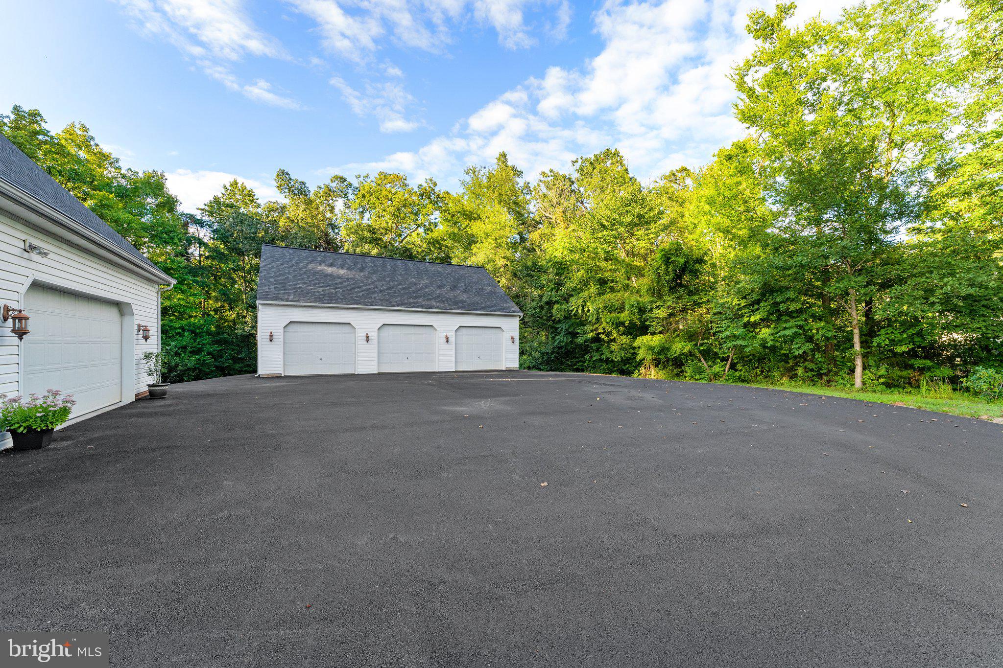 TRI-VIEW ESTATES - Residential