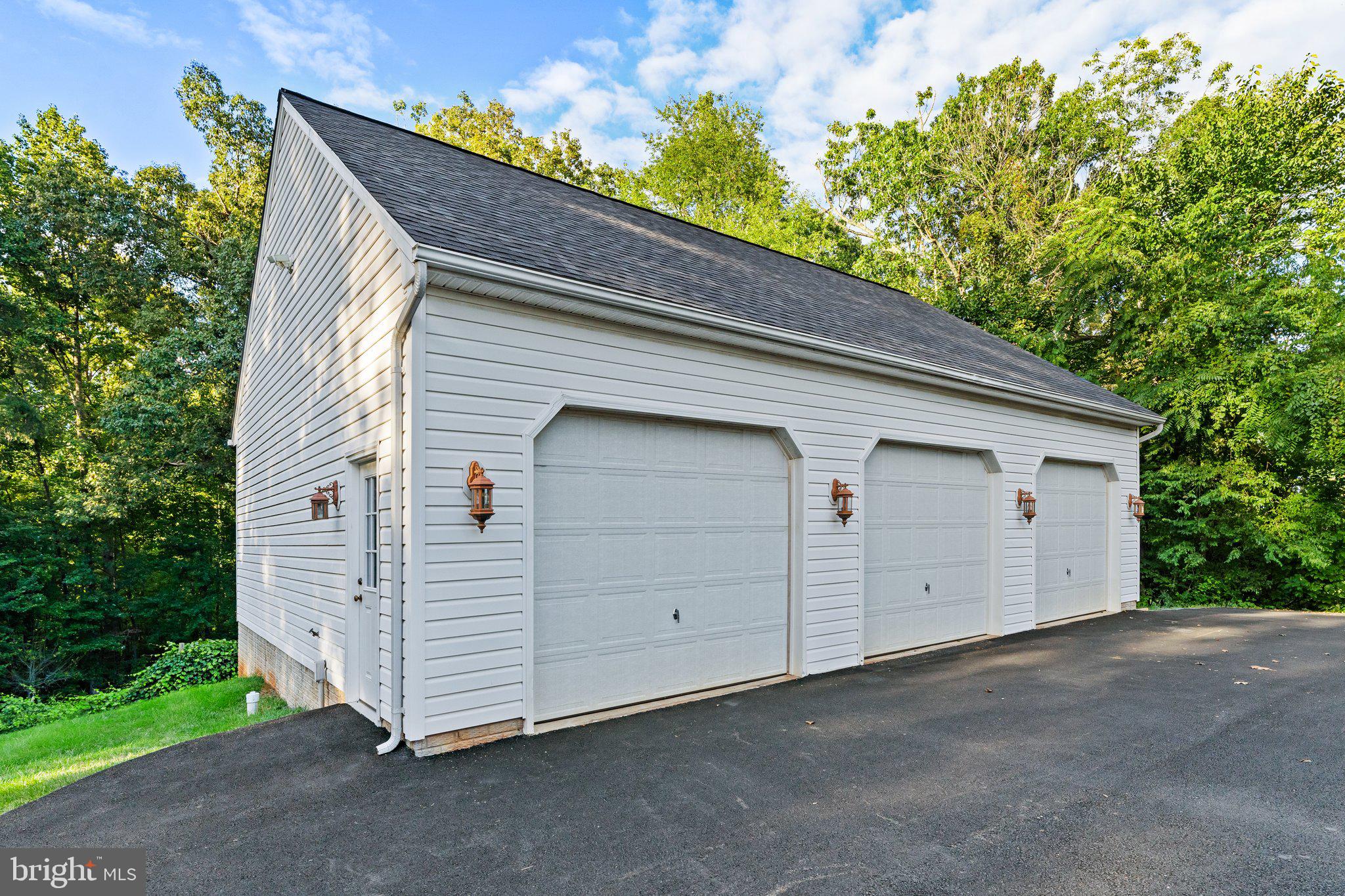 TRI-VIEW ESTATES - Residential