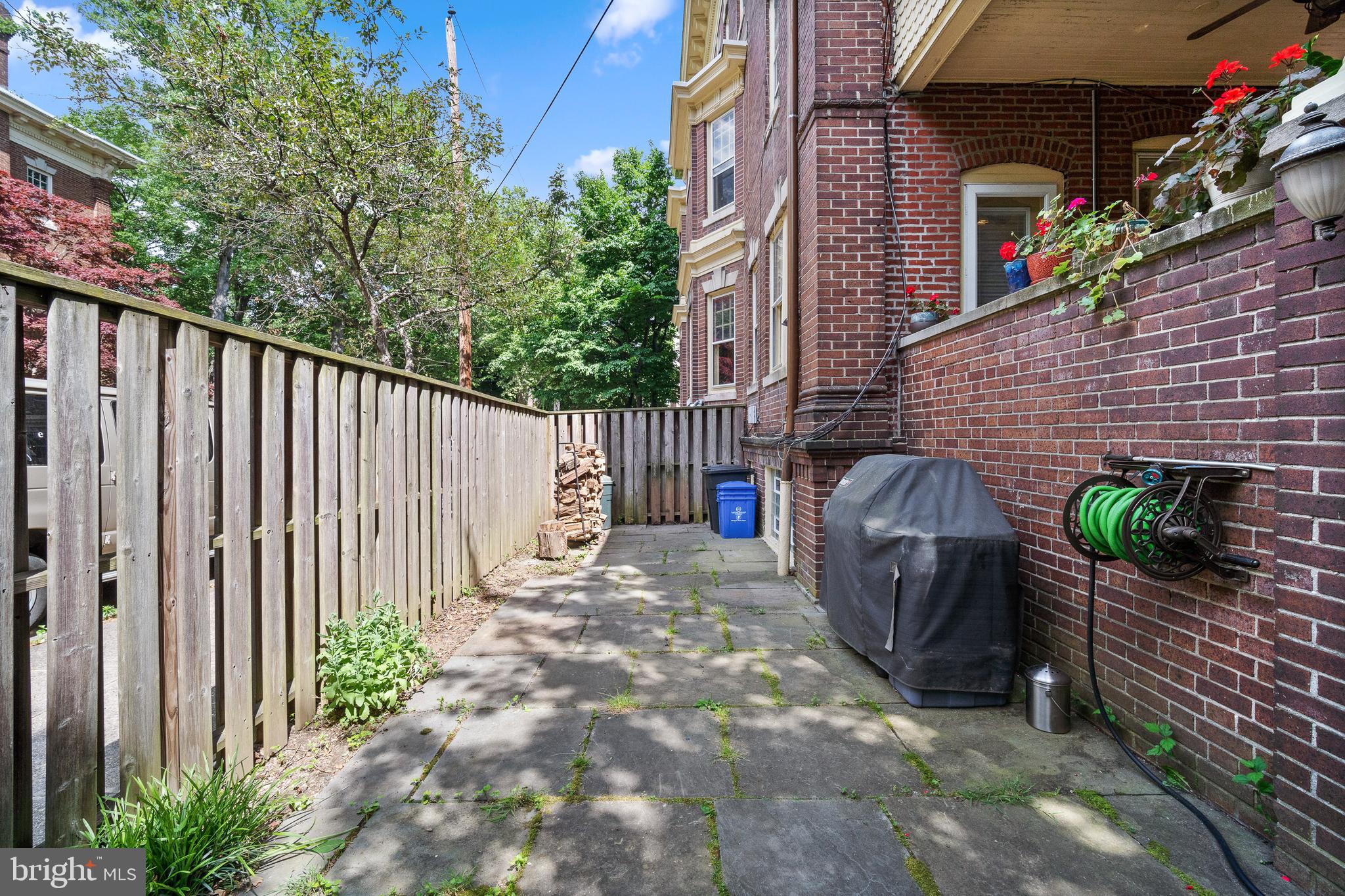 UNIVERSITY CITY - Residential