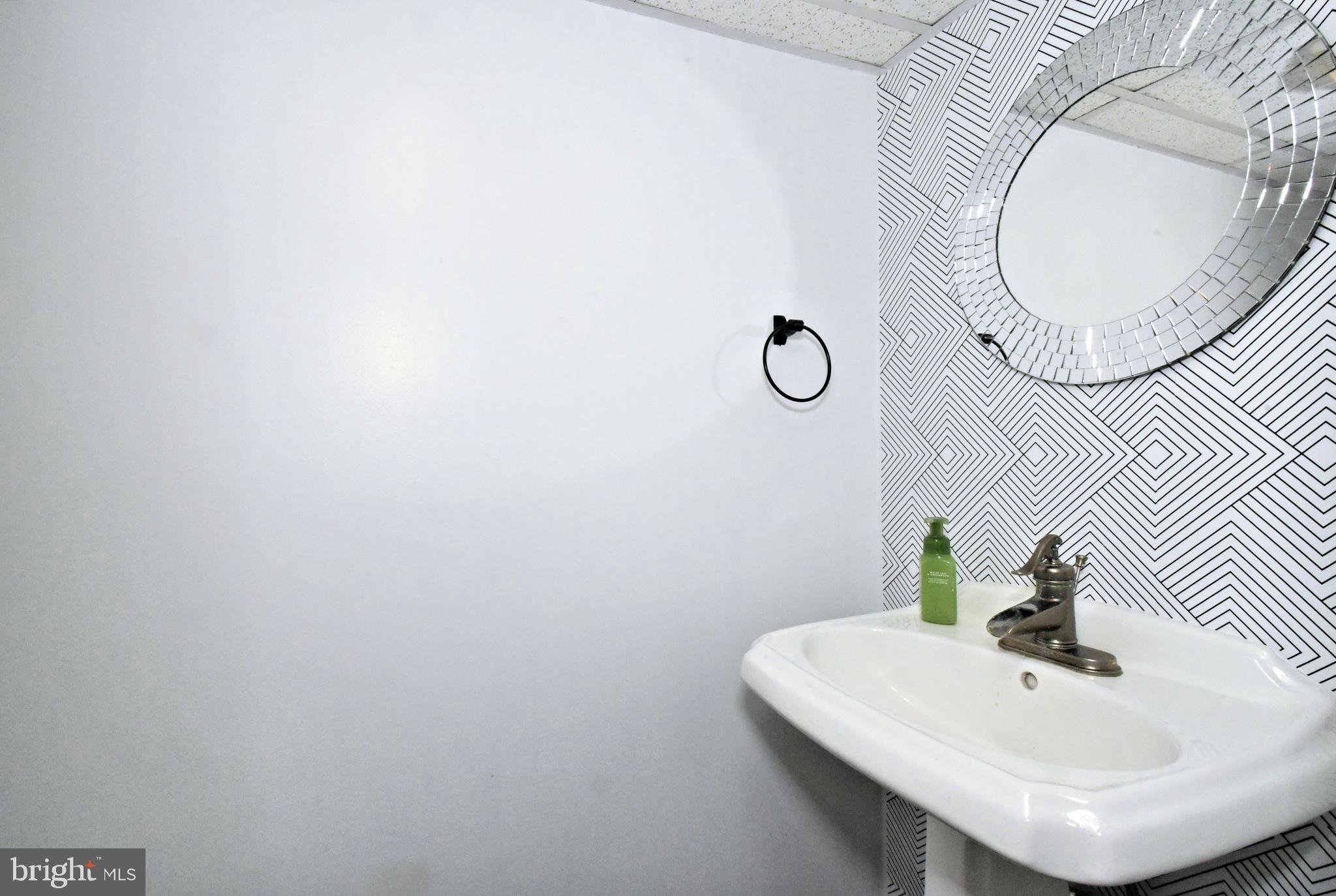 QUEEN VILLAGE - Residential