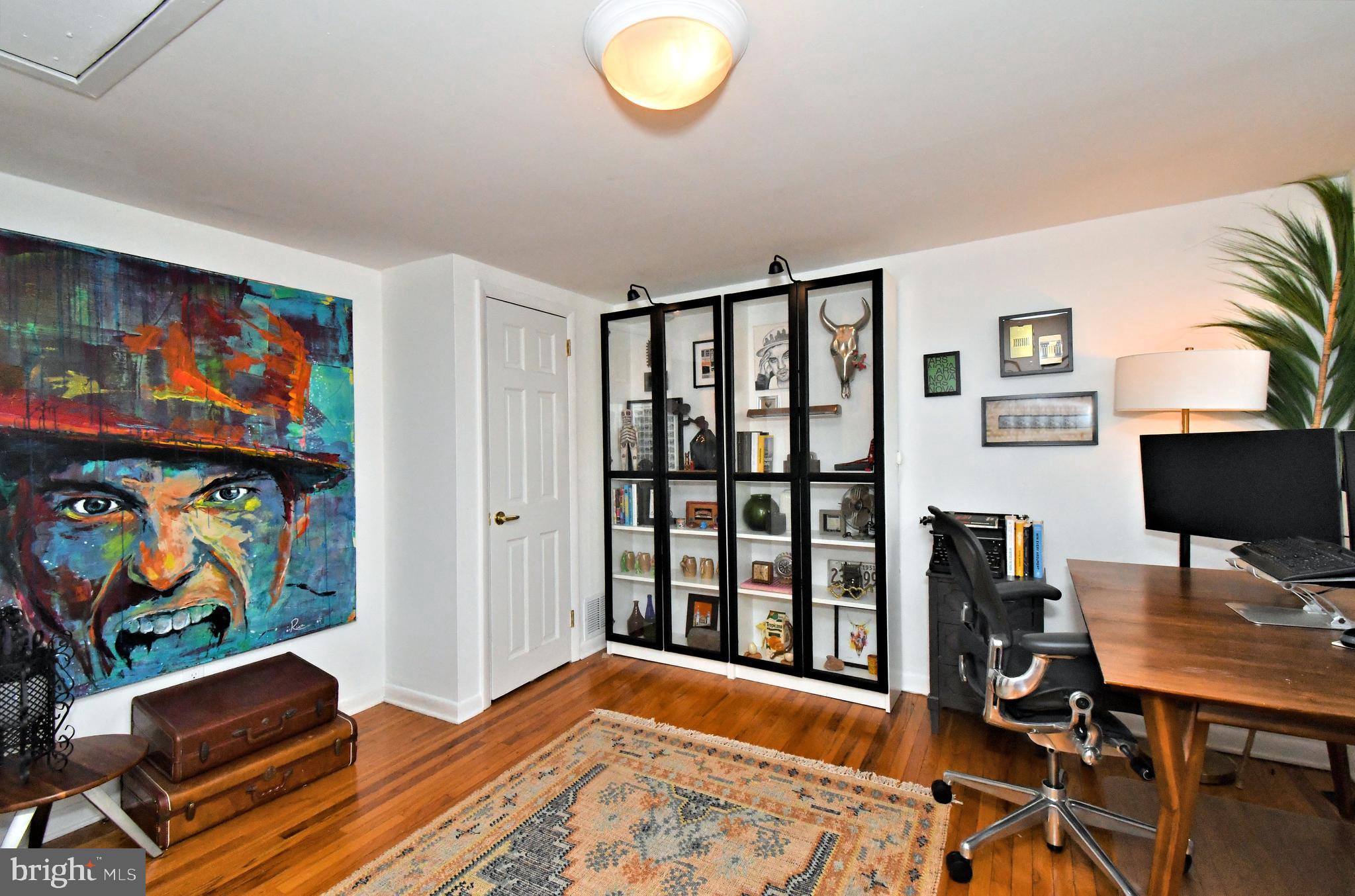 QUEEN VILLAGE - Residential