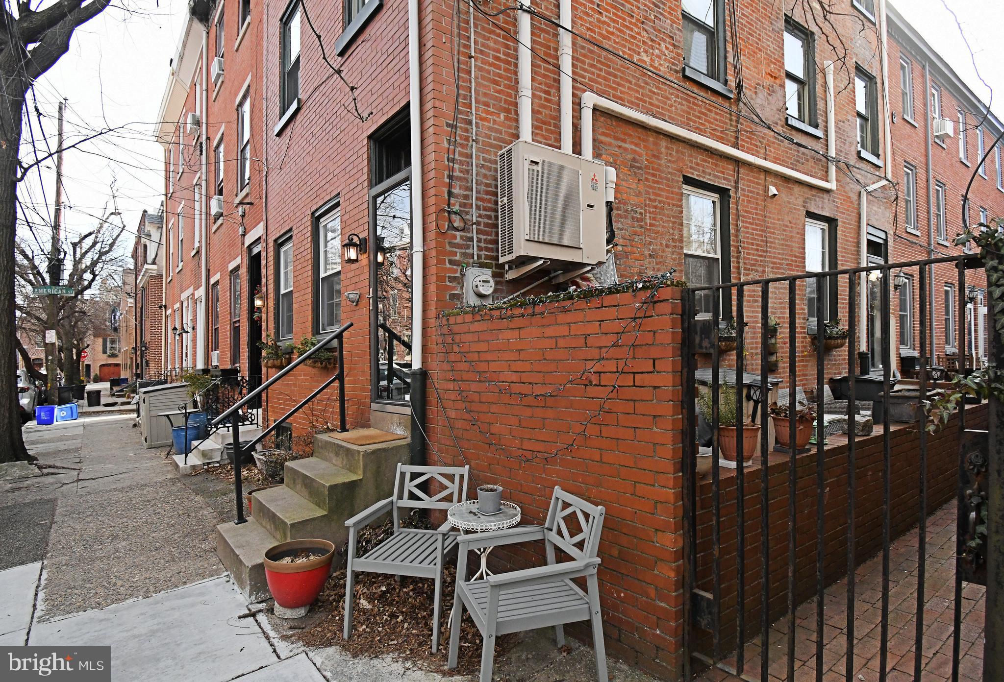 QUEEN VILLAGE - Residential