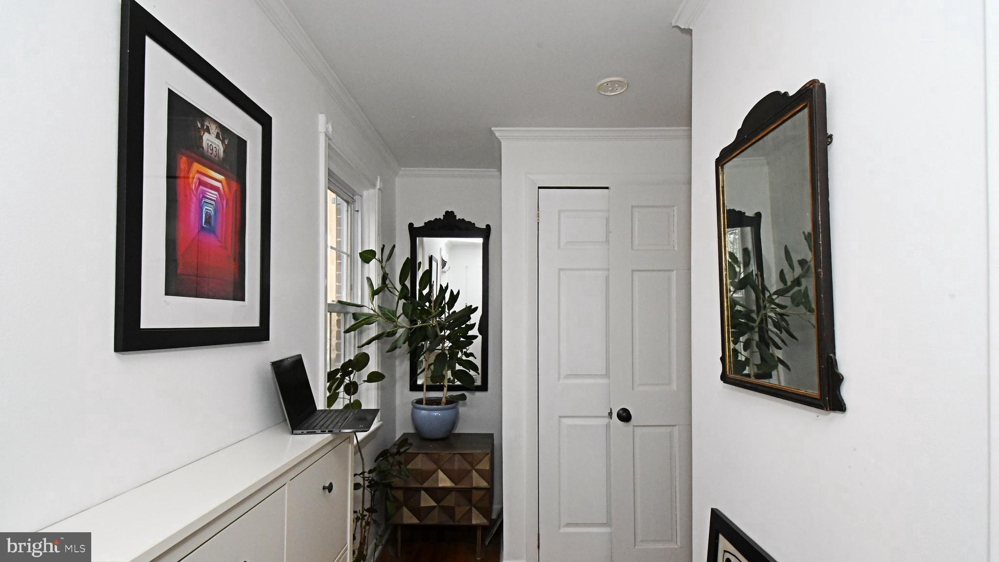 QUEEN VILLAGE - Residential