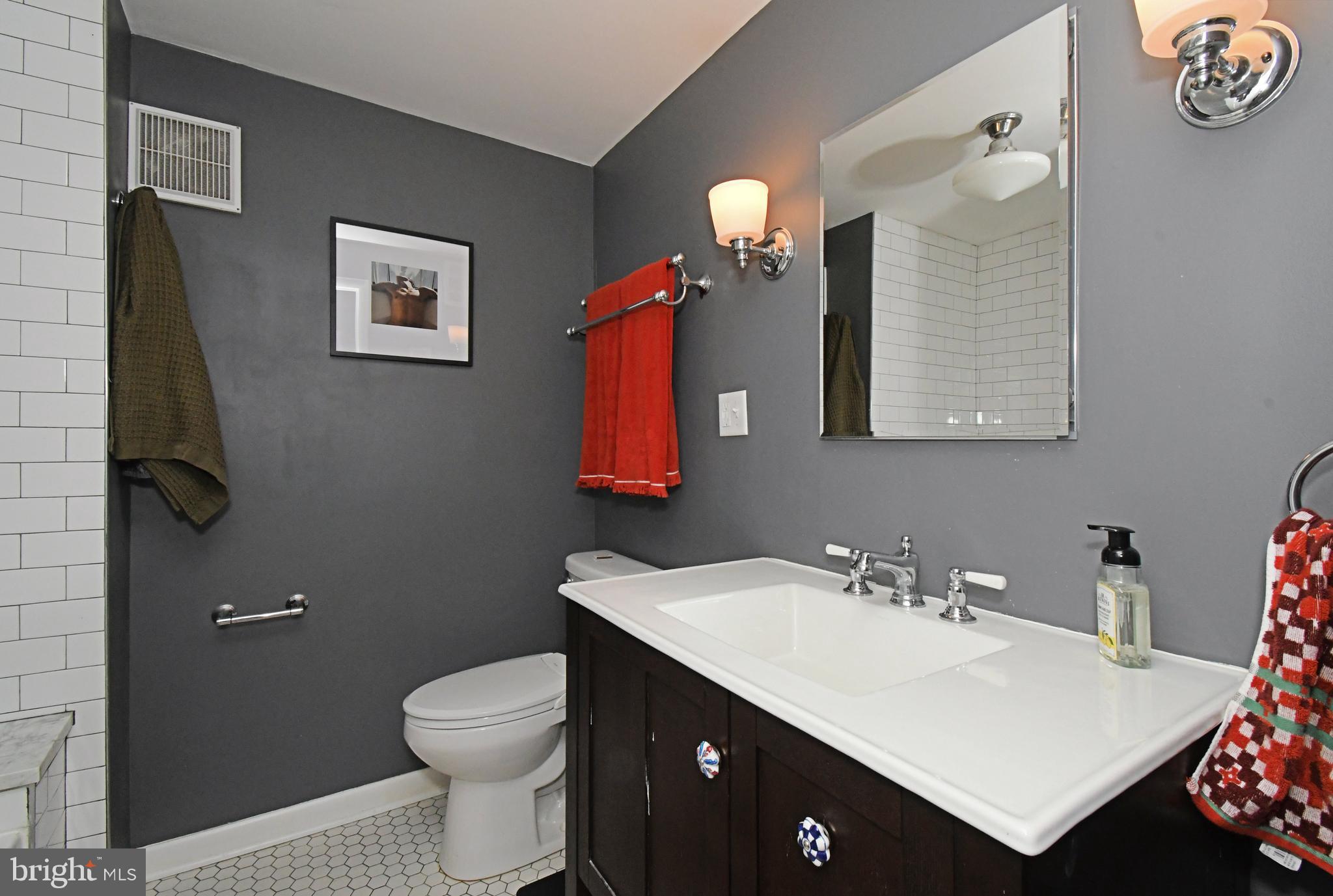 QUEEN VILLAGE - Residential