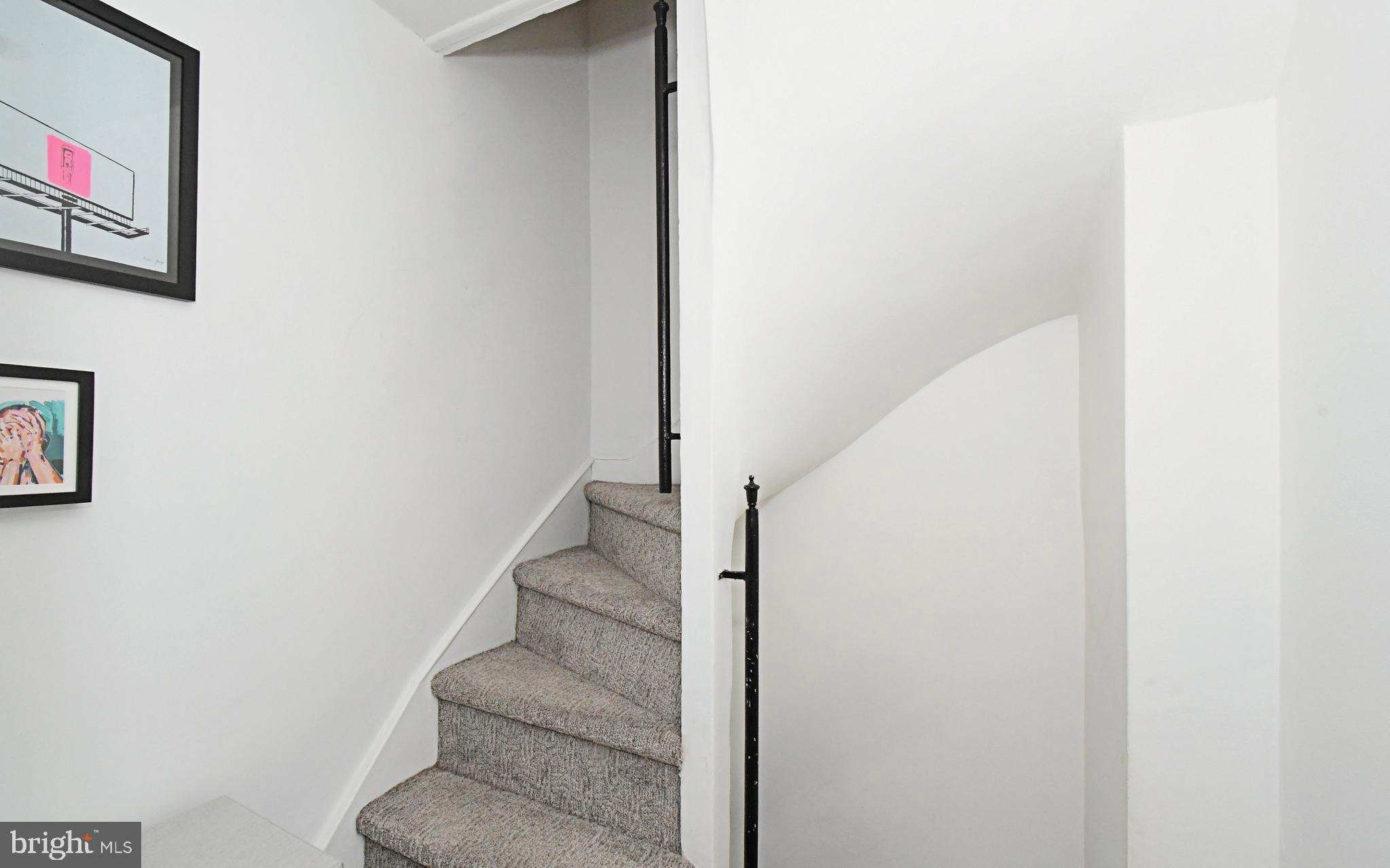 QUEEN VILLAGE - Residential