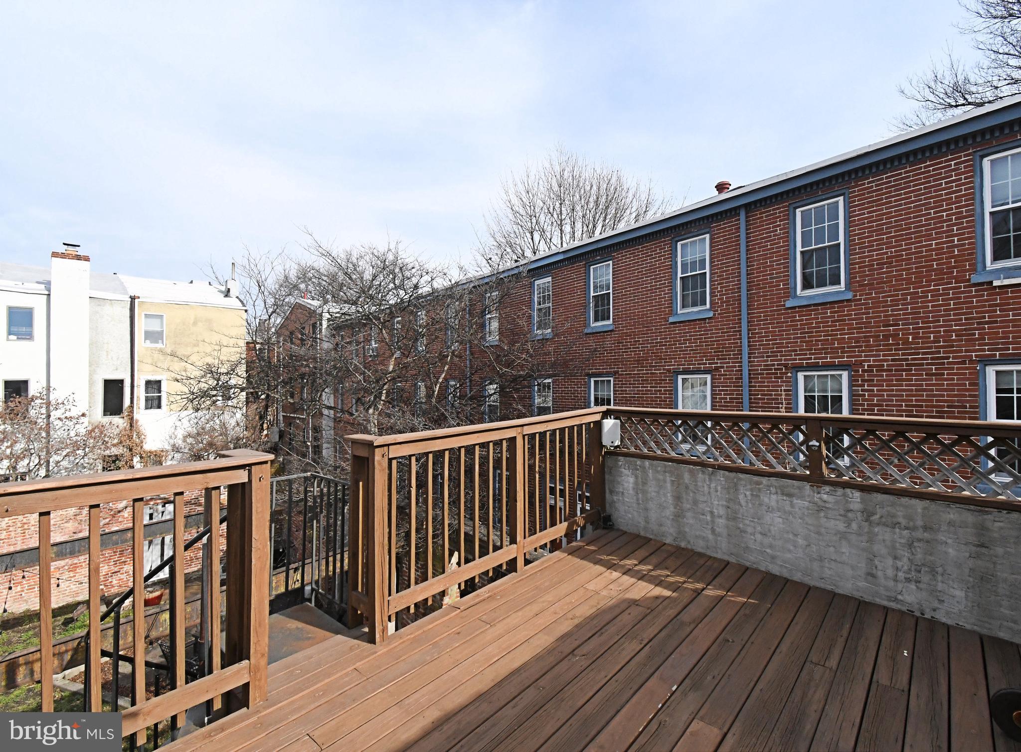 QUEEN VILLAGE - Residential