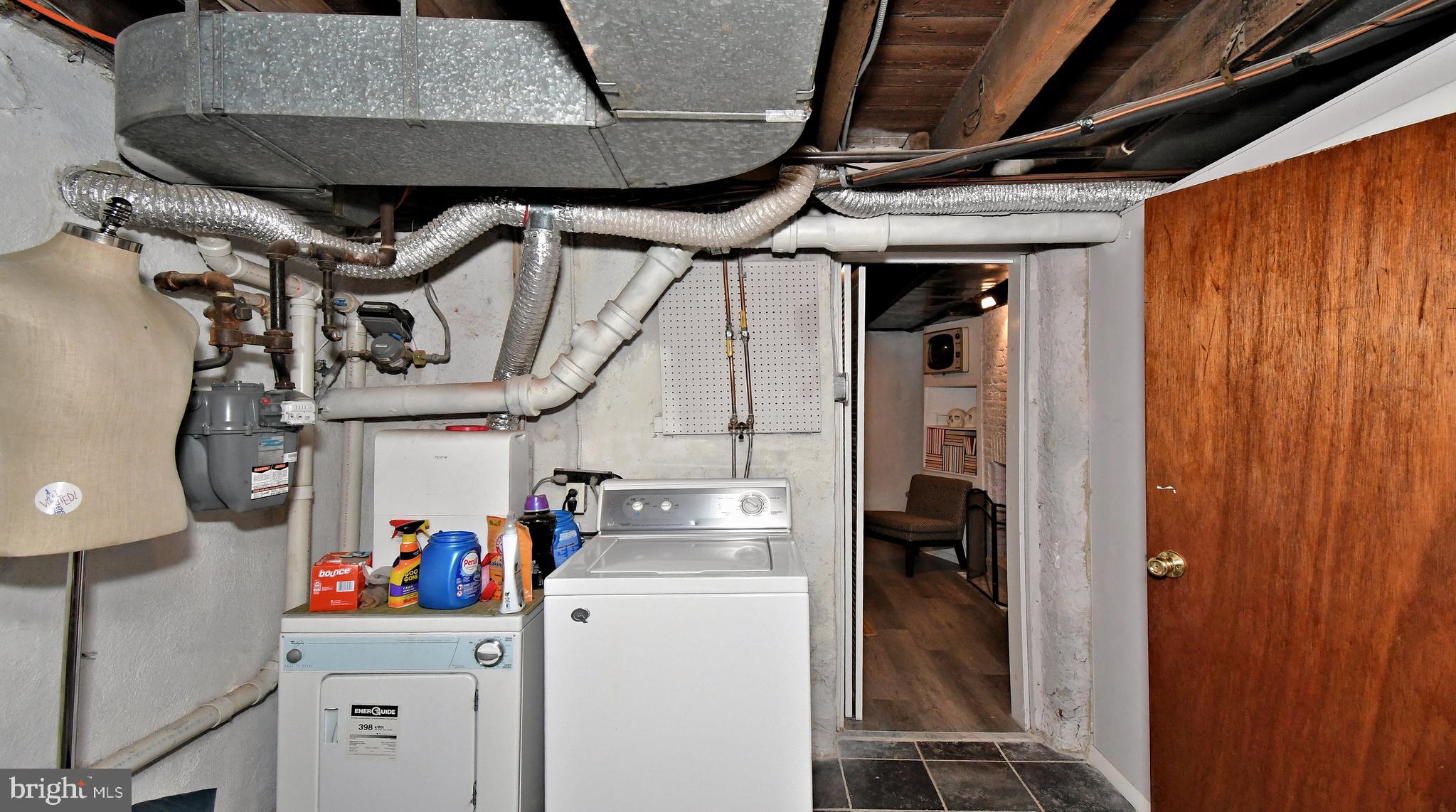 QUEEN VILLAGE - Residential