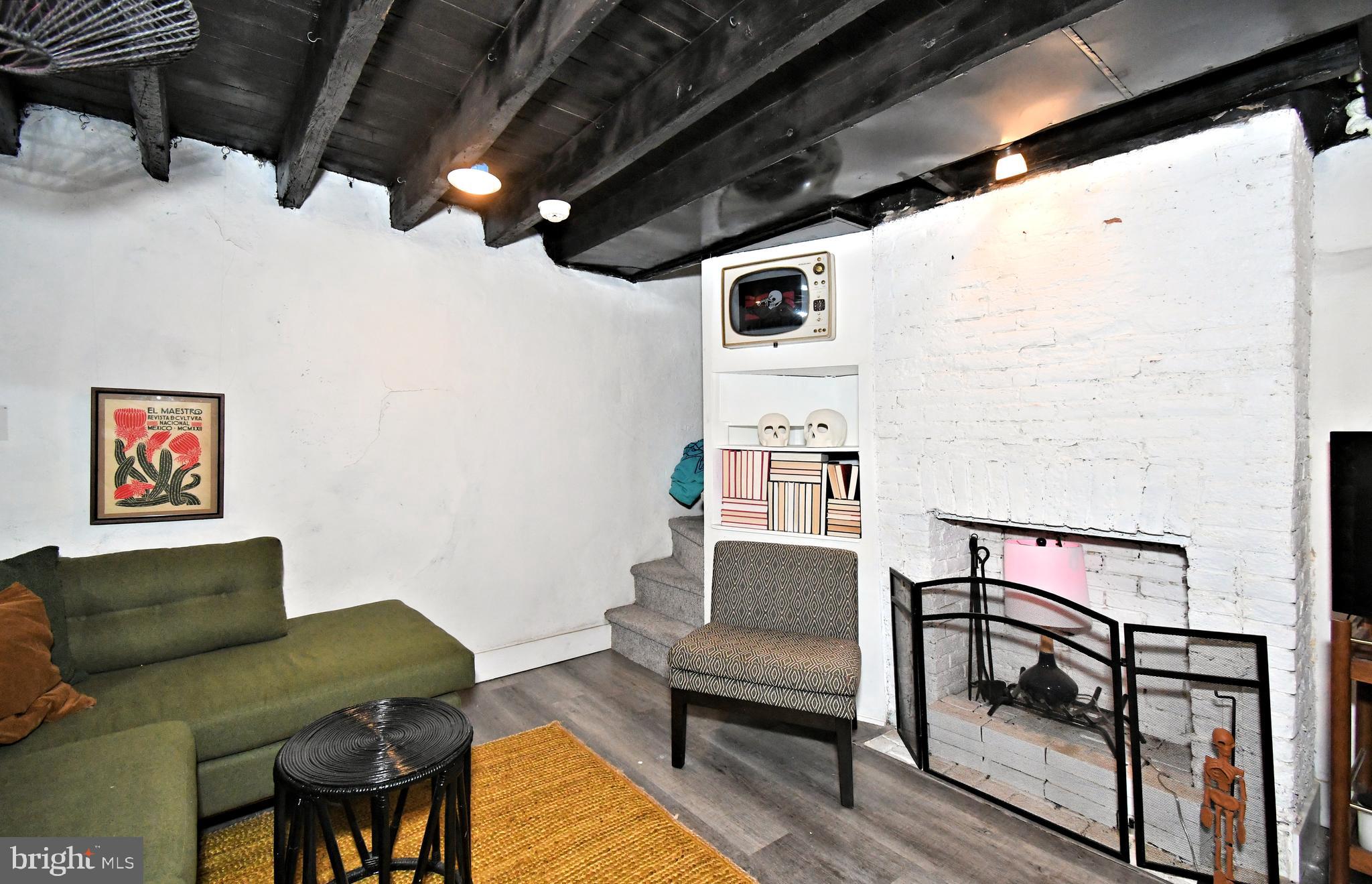 QUEEN VILLAGE - Residential