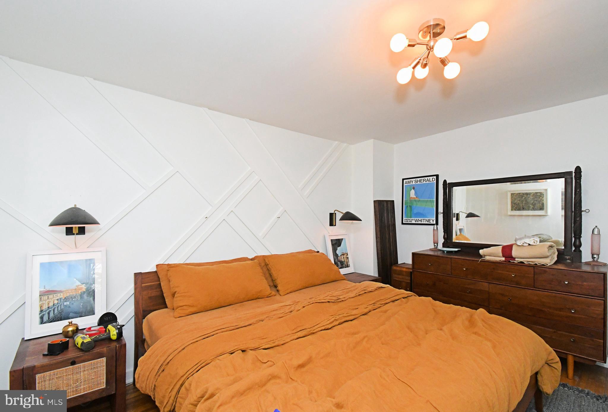 QUEEN VILLAGE - Residential