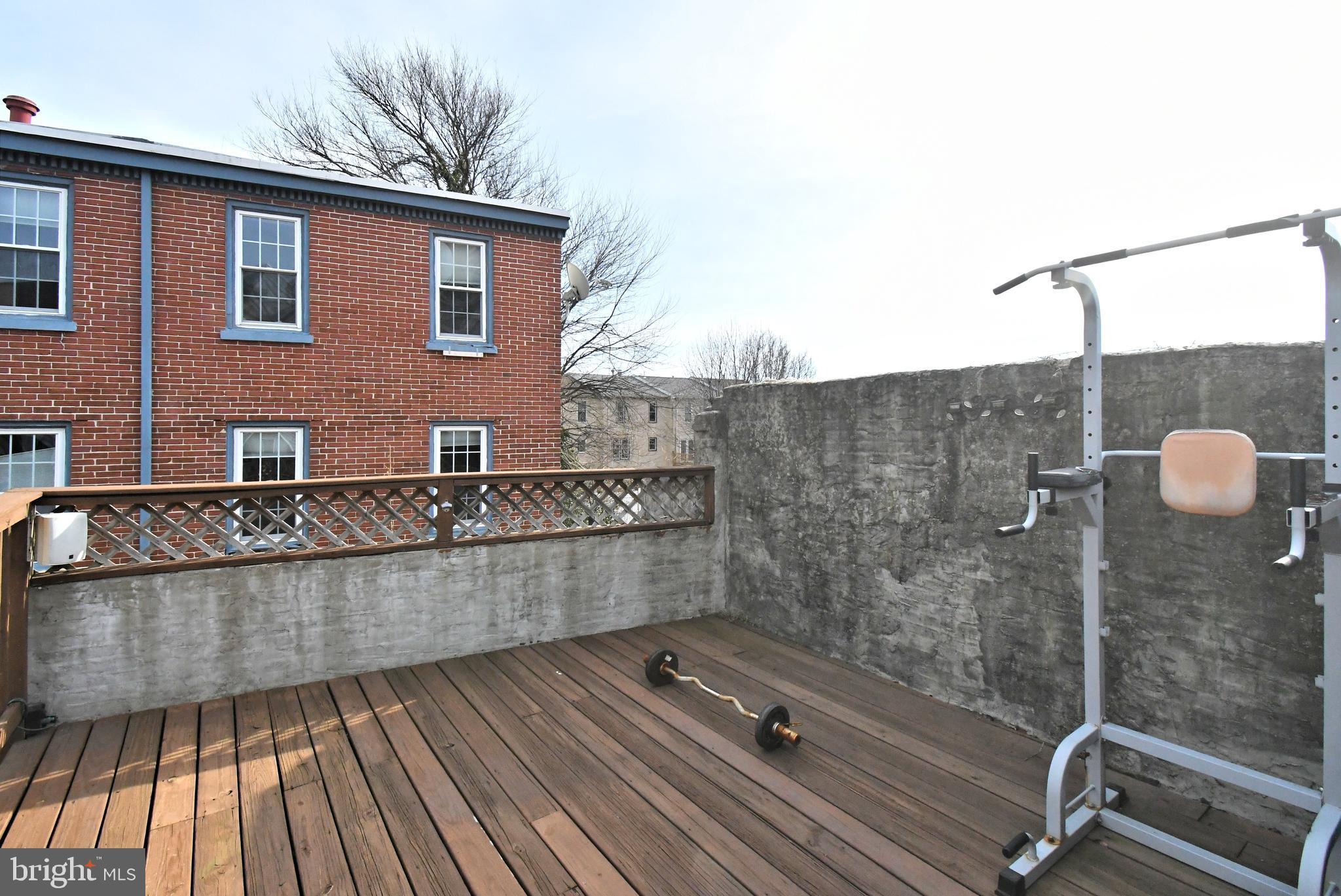 QUEEN VILLAGE - Residential