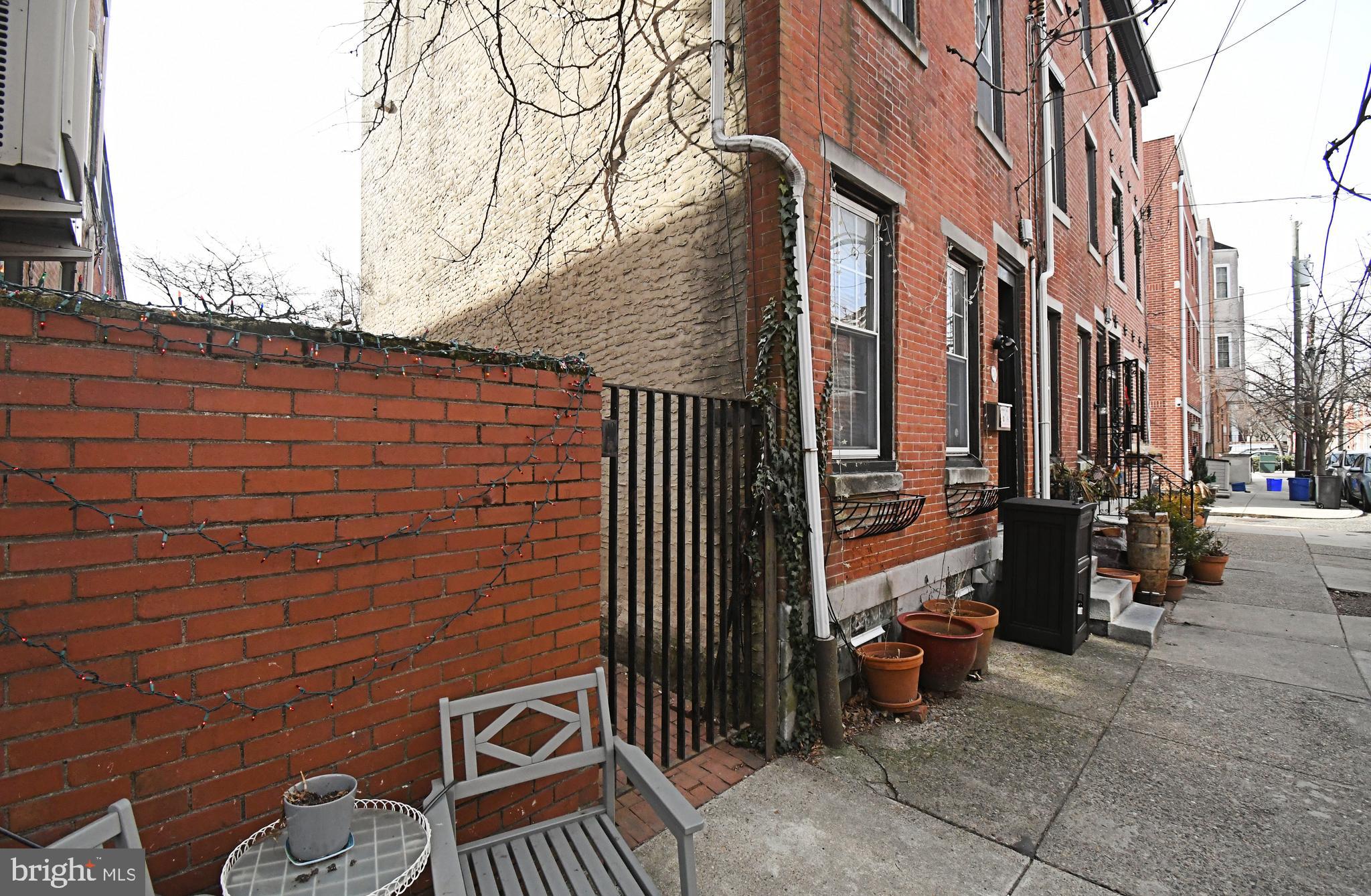 QUEEN VILLAGE - Residential