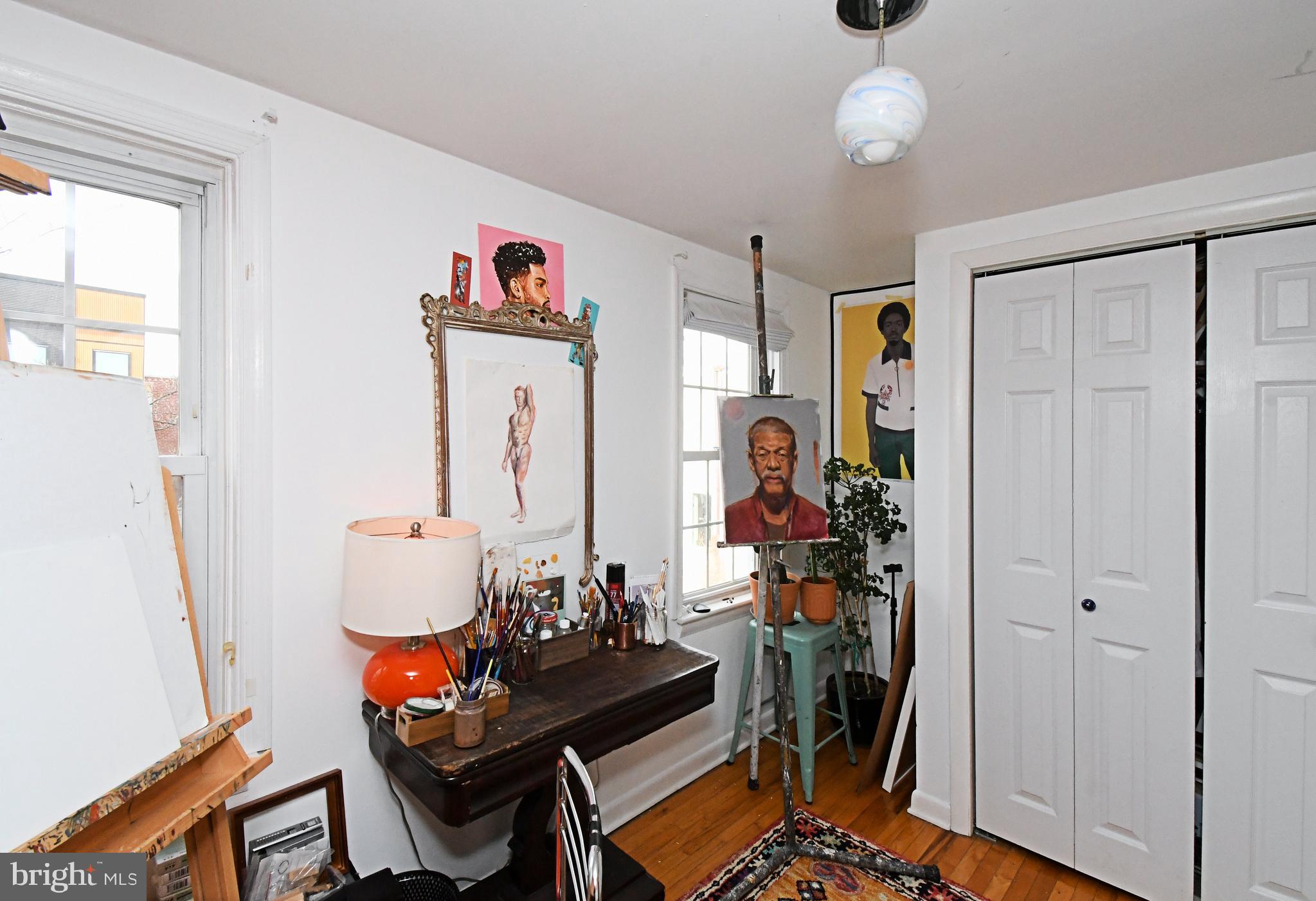 QUEEN VILLAGE - Residential