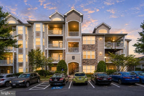Photo of 514 Sunset View Ter #207, LEESBURG, VA 20175 (MLS # VALO2131450)