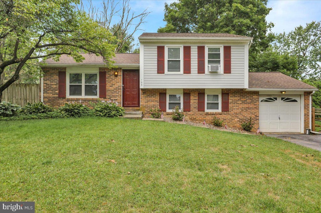 Photo of 105 Autumn Drive, LITITZ, PA 17543 (MLS # PALA2091768)