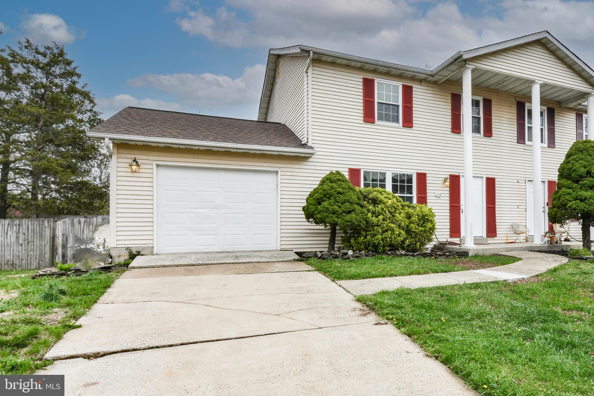 CEDAR WALK - Residential