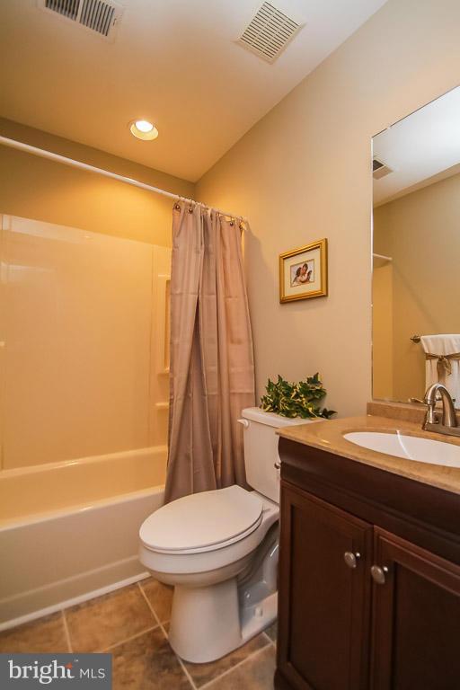 VISTA WOODS - Residential