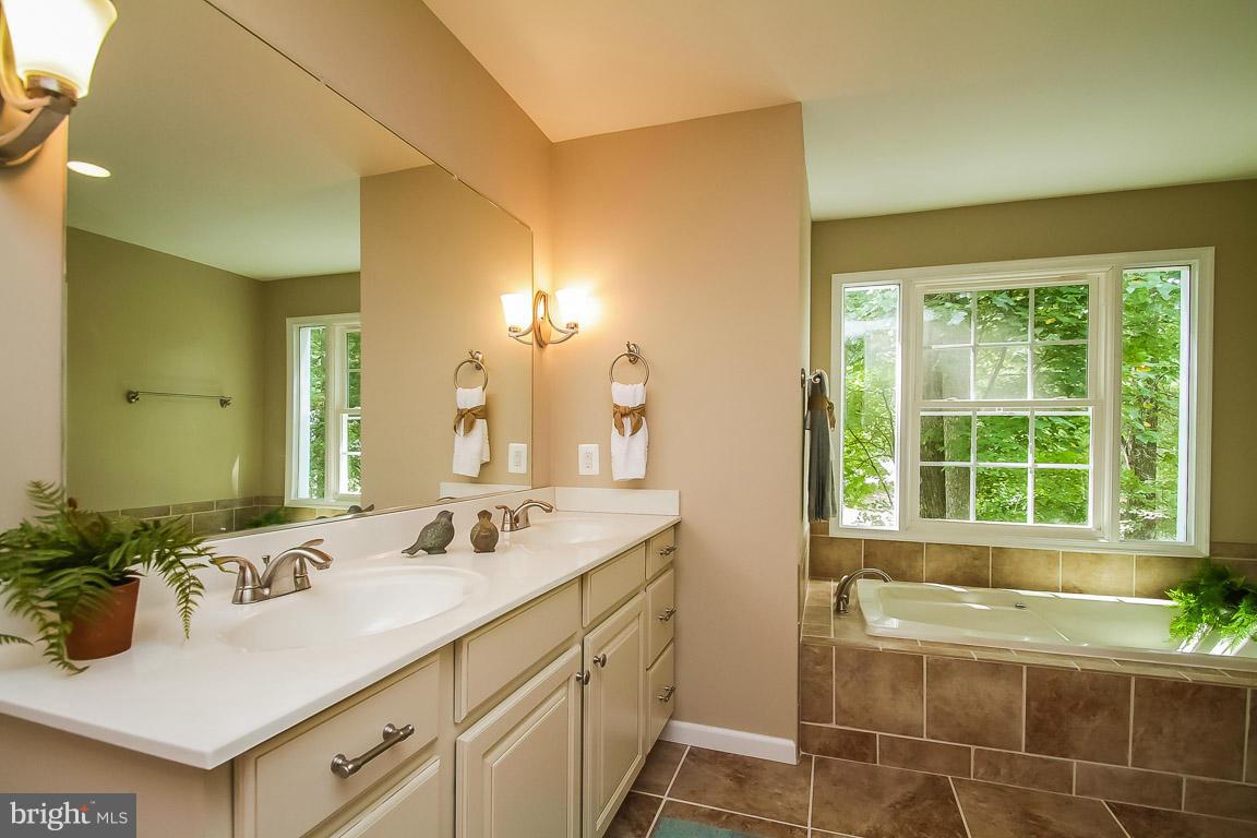 VISTA WOODS - Residential