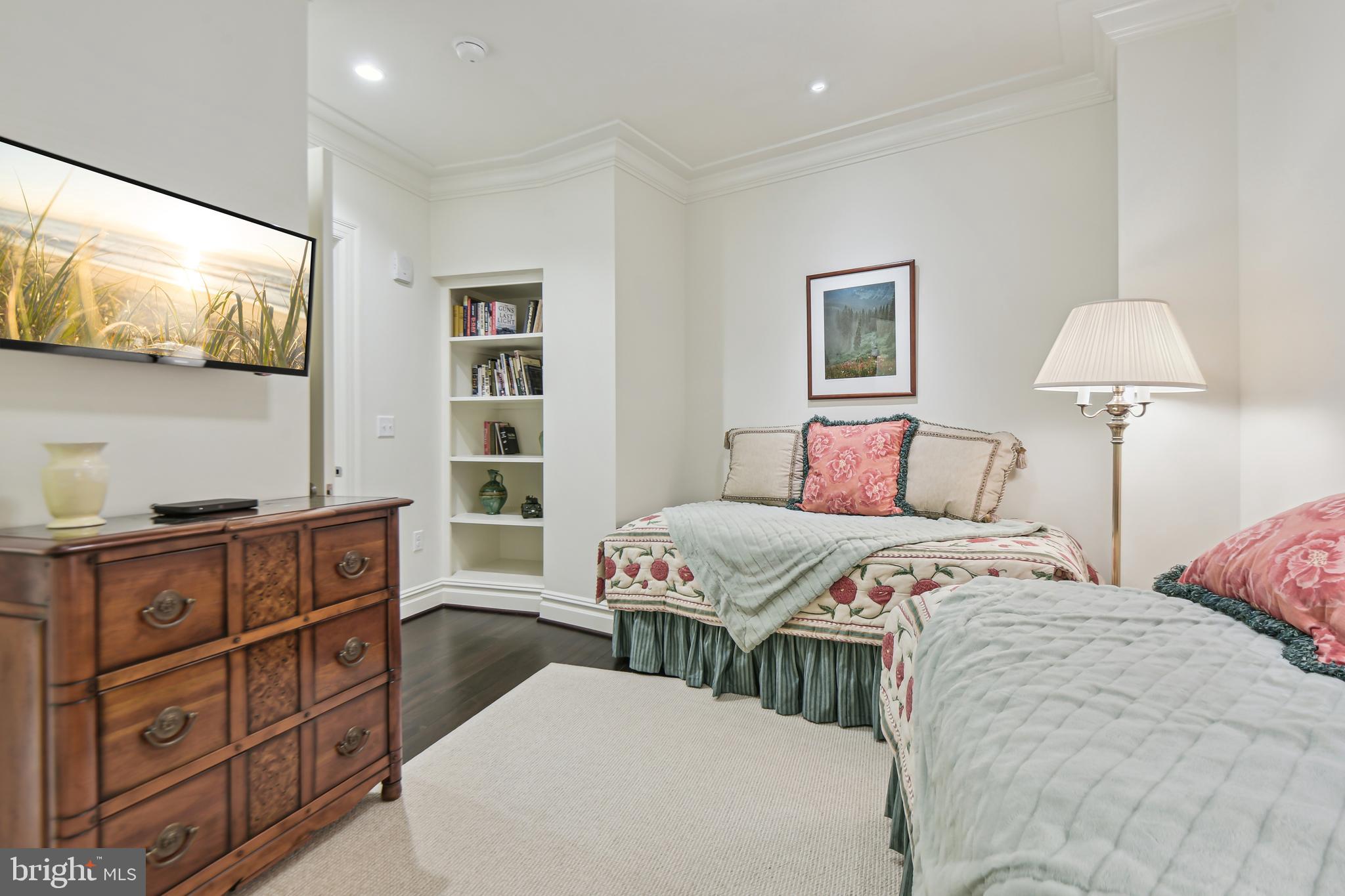 THE SIGNET - Residential