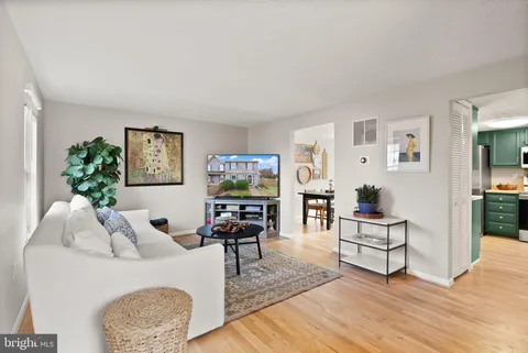 1011 Nelson Court NE, Leesburg, VA 20176 - MLS#: VALO2112512