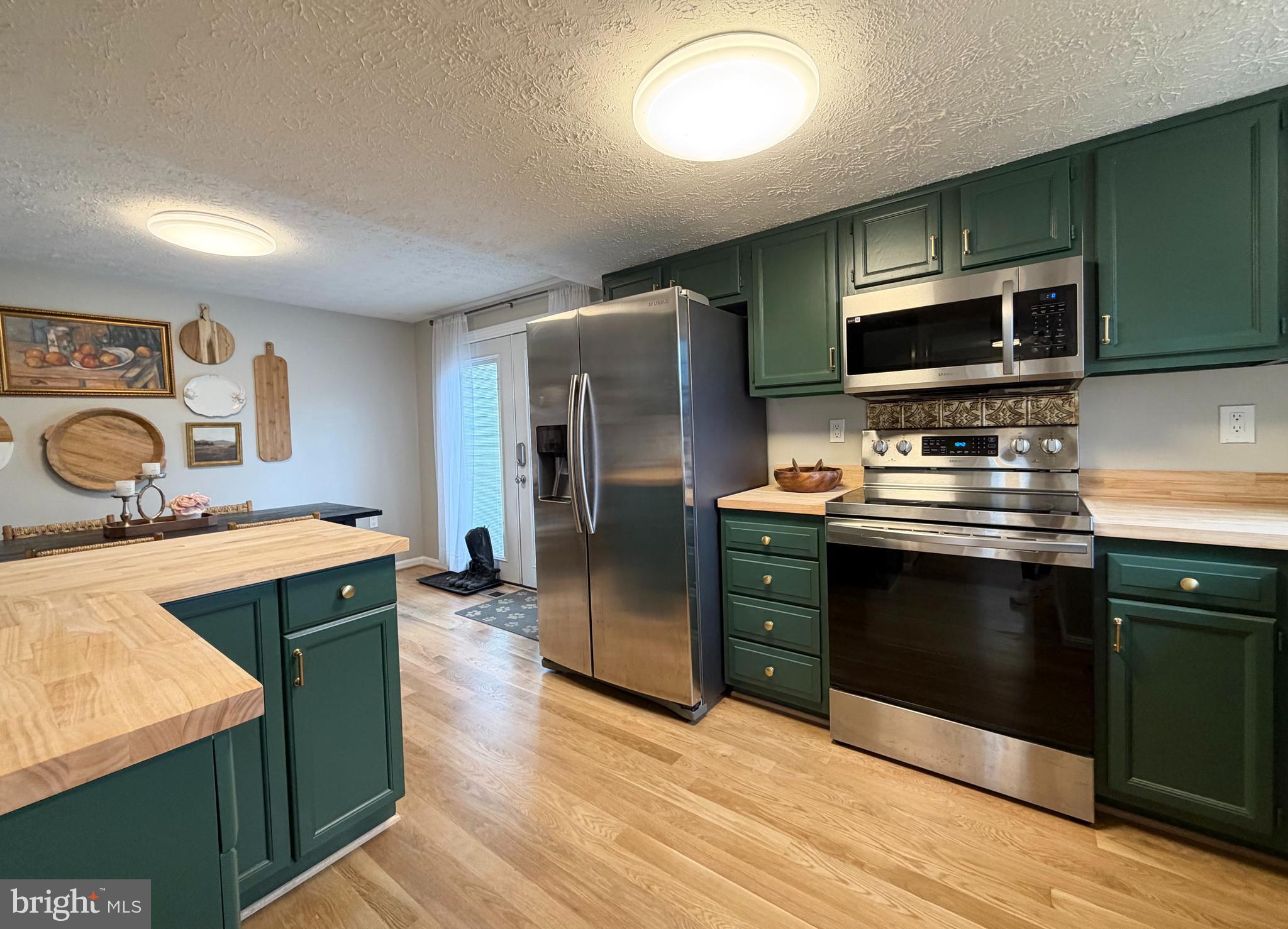 1011 NELSON COURT NE