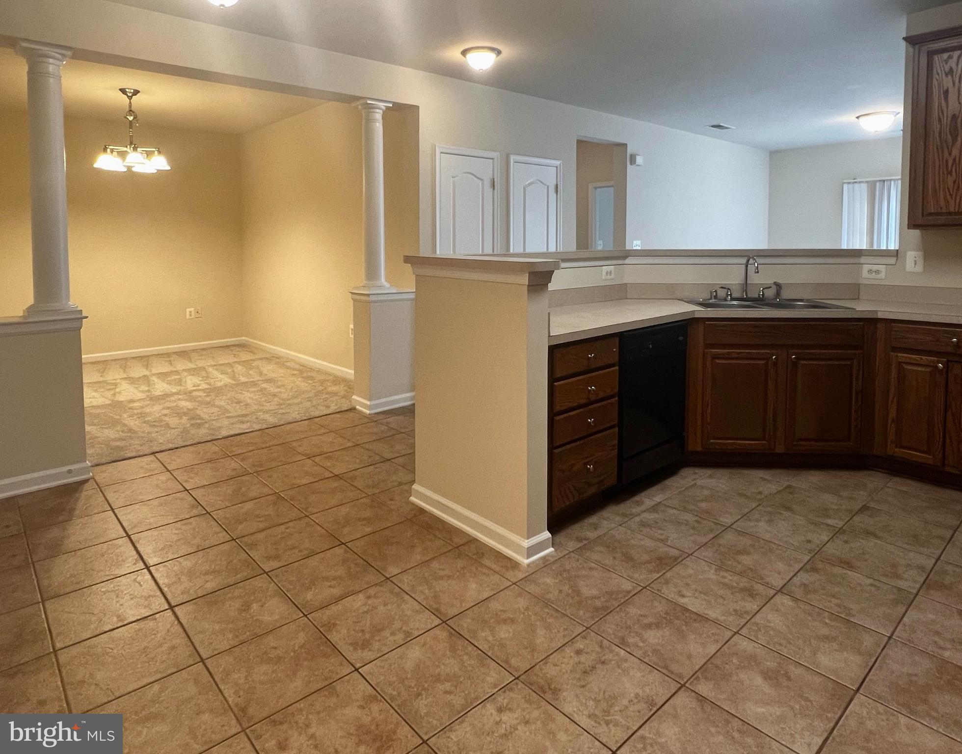 THE RESERVE CONDOMINIUMS - Residential Lease