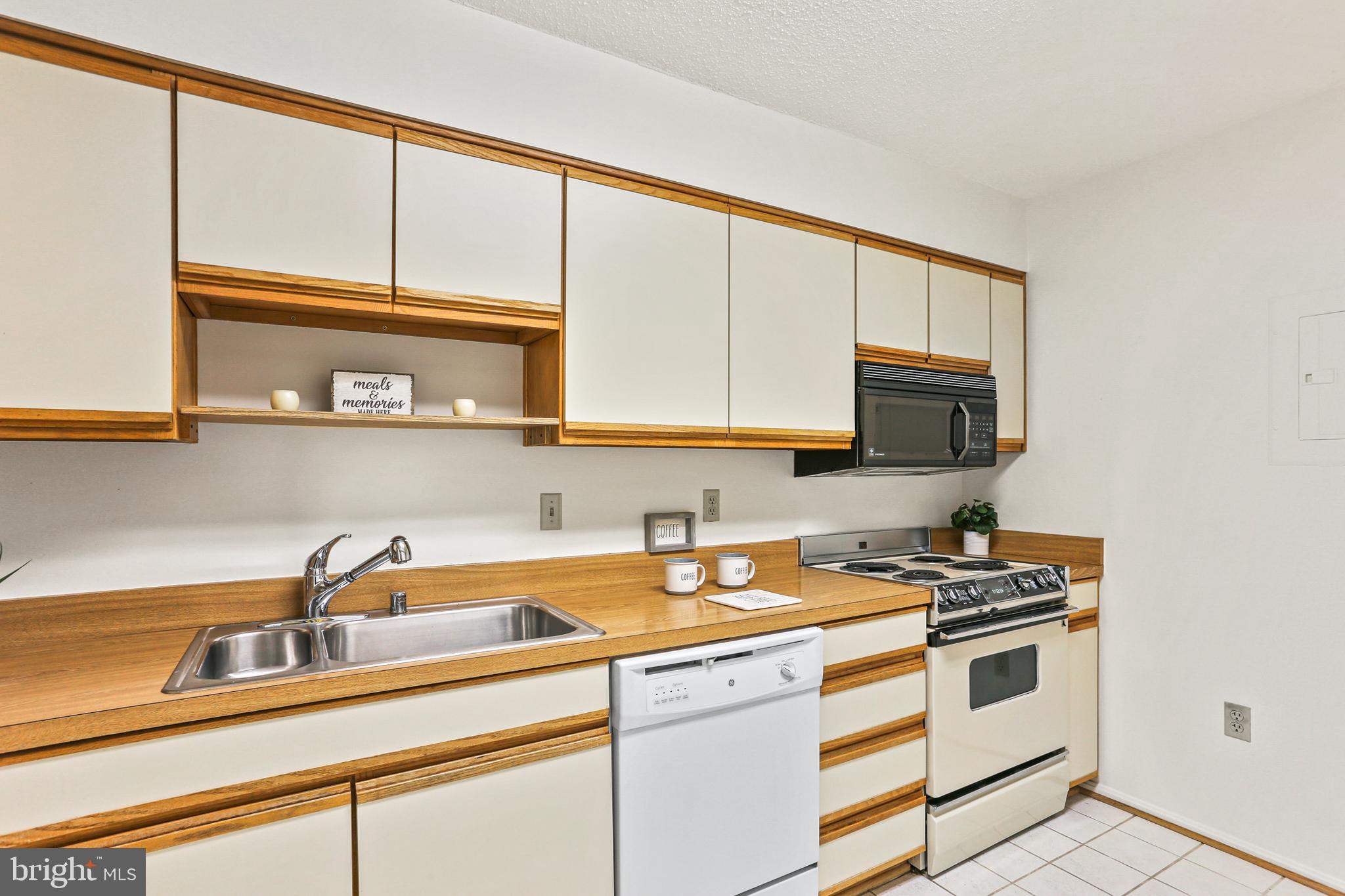 GREENS AT LEISURE WORLD - Residential