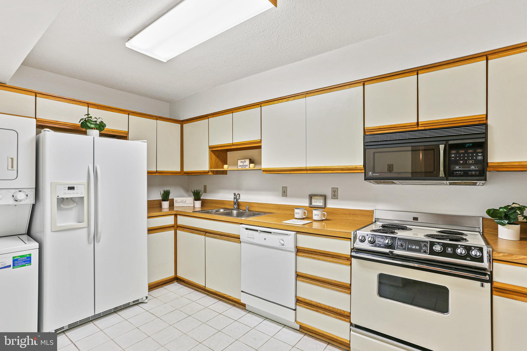 GREENS AT LEISURE WORLD - Residential