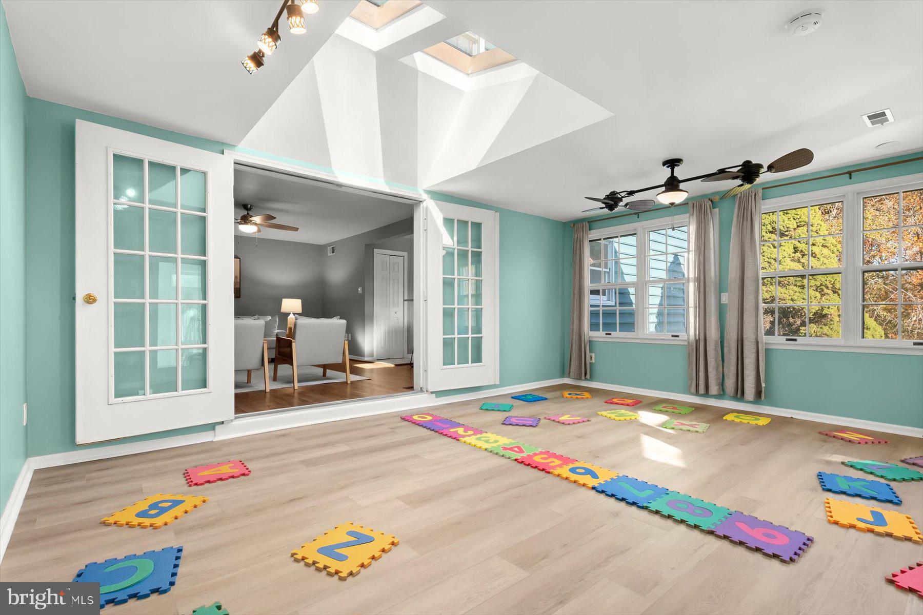 DAMASCUS OUTSIDE - Residential