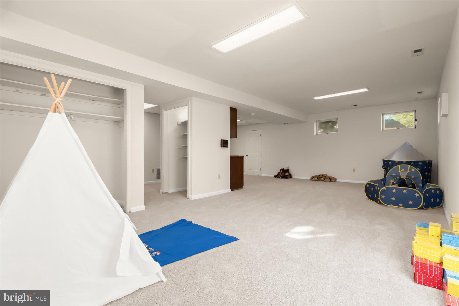 DAMASCUS OUTSIDE - Residential