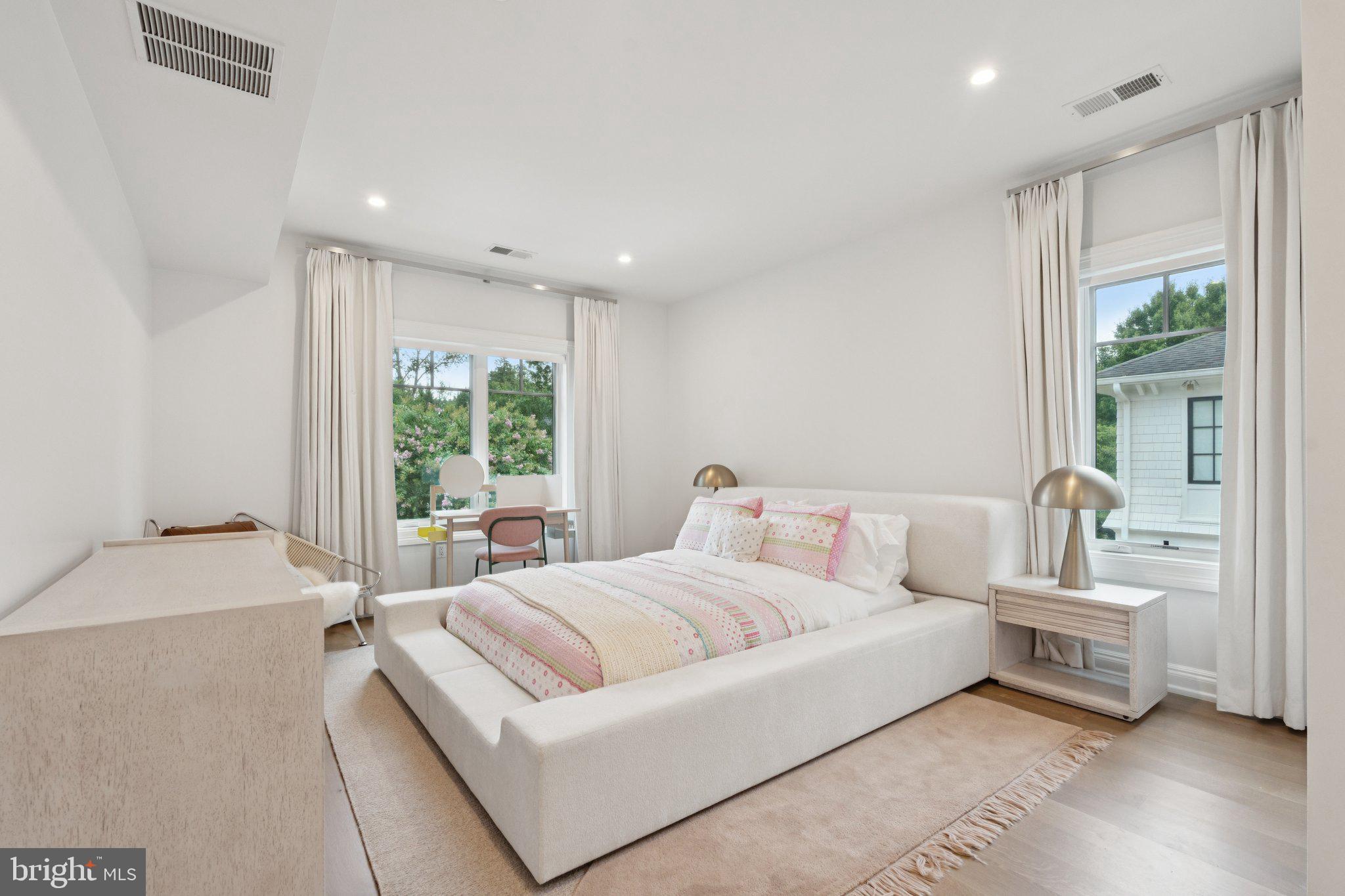 BRADLEY HILLS - Residential