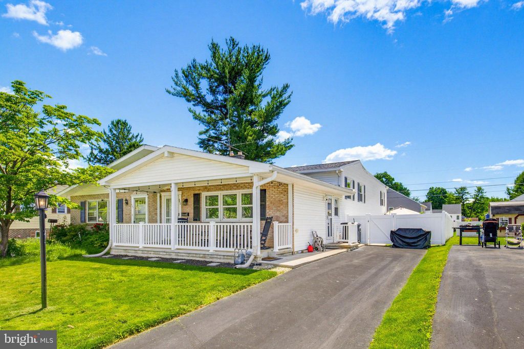 Photo of 449 W Marion Street, LITITZ, PA 17543 (MLS # PALA2089202)