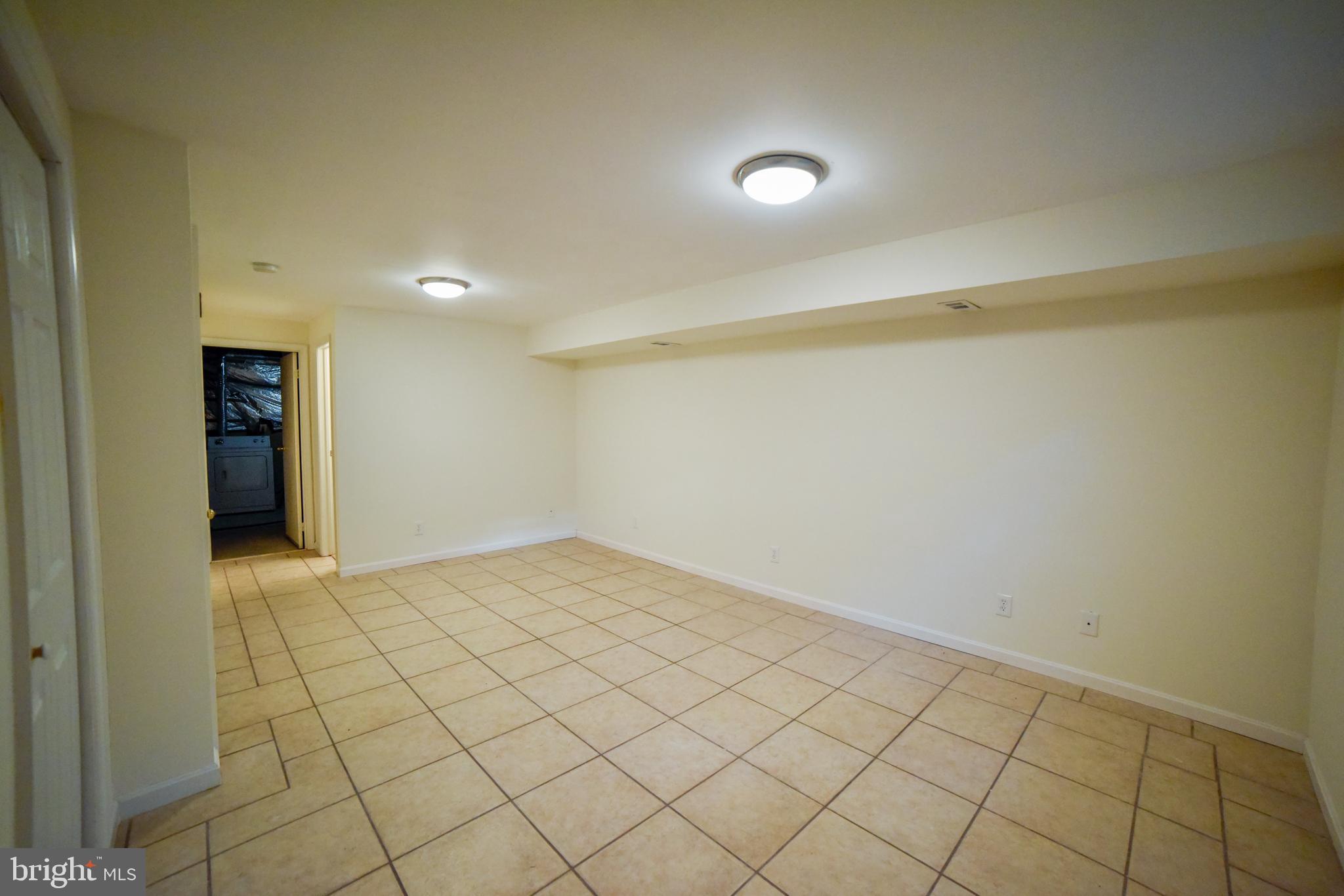 LAUREL LAKES - Residential Lease