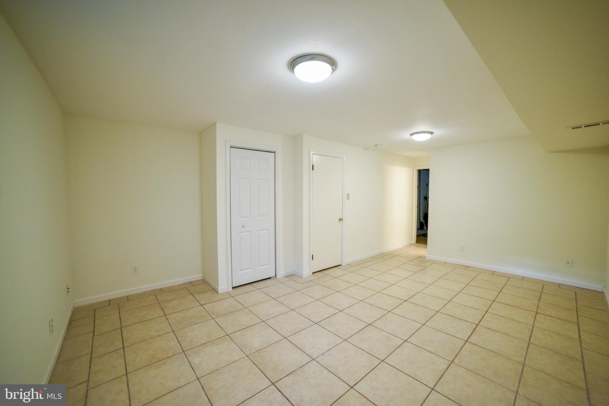 LAUREL LAKES - Residential Lease