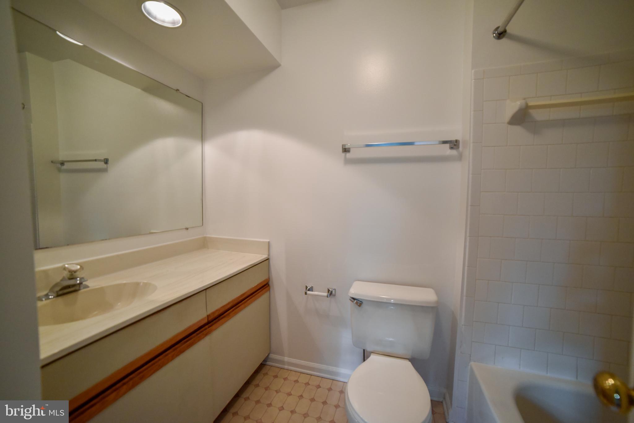 LAUREL LAKES - Residential Lease