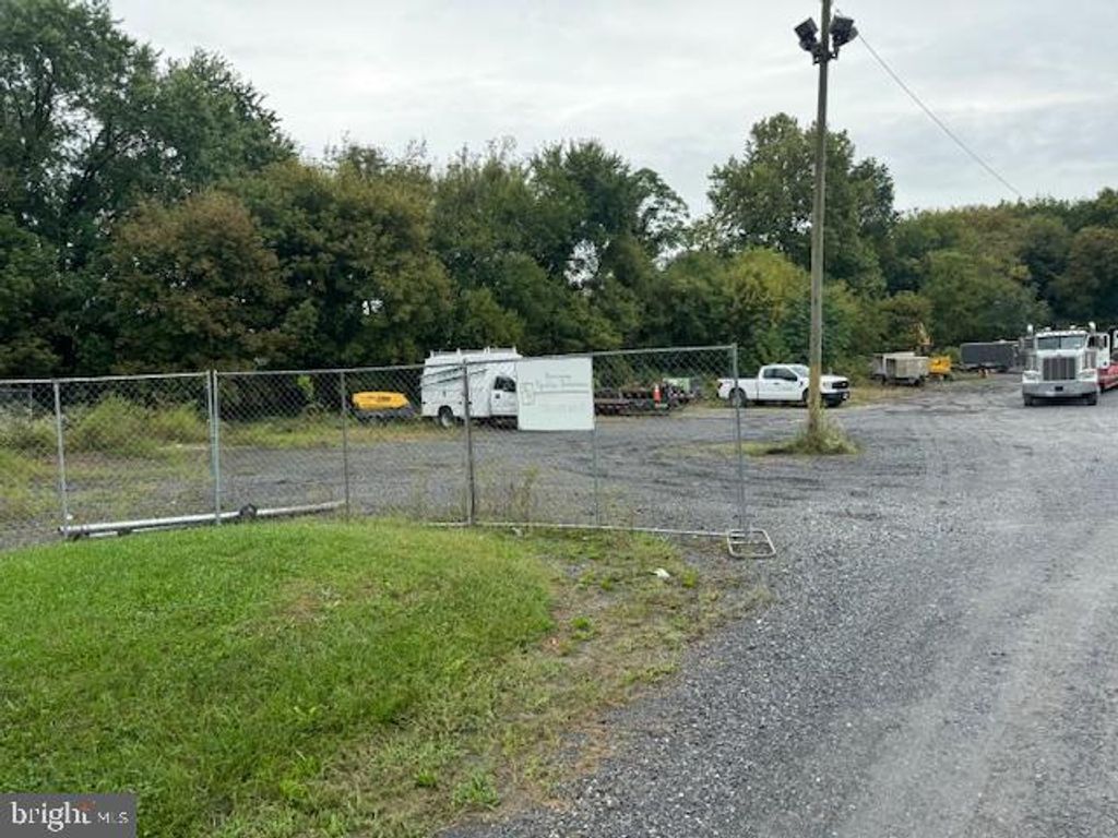 Photo of 77 Pitney Road, Lancaster, PA 17602 (MLS # PALA2058336)