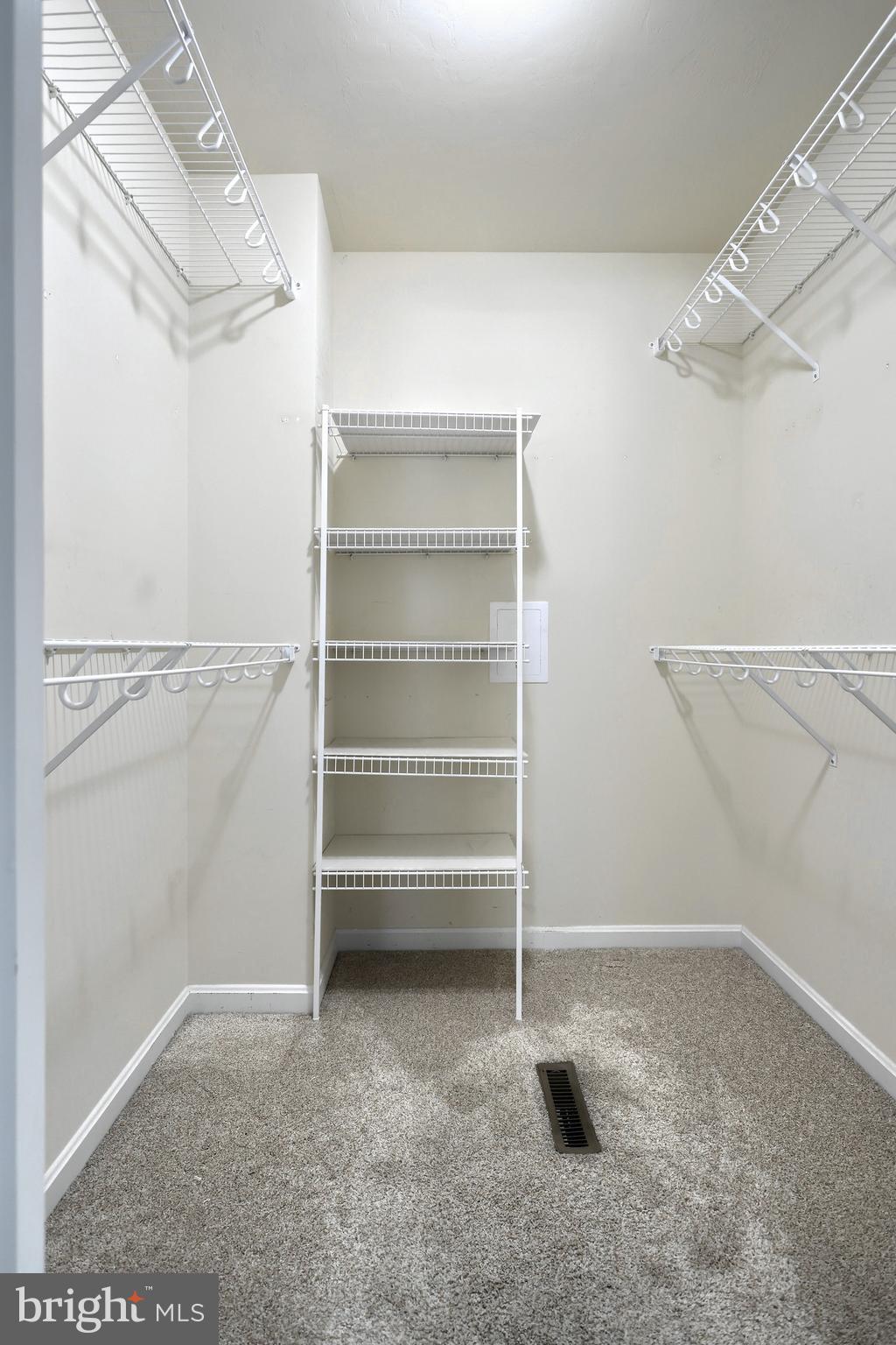 WELLINGTON GREENS - Residential