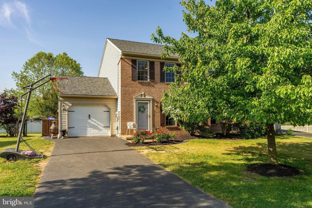 Photo of 4076 GREEN PARK DR, MOUNT JOY, PA 17552 (MLS # PALA2035904)