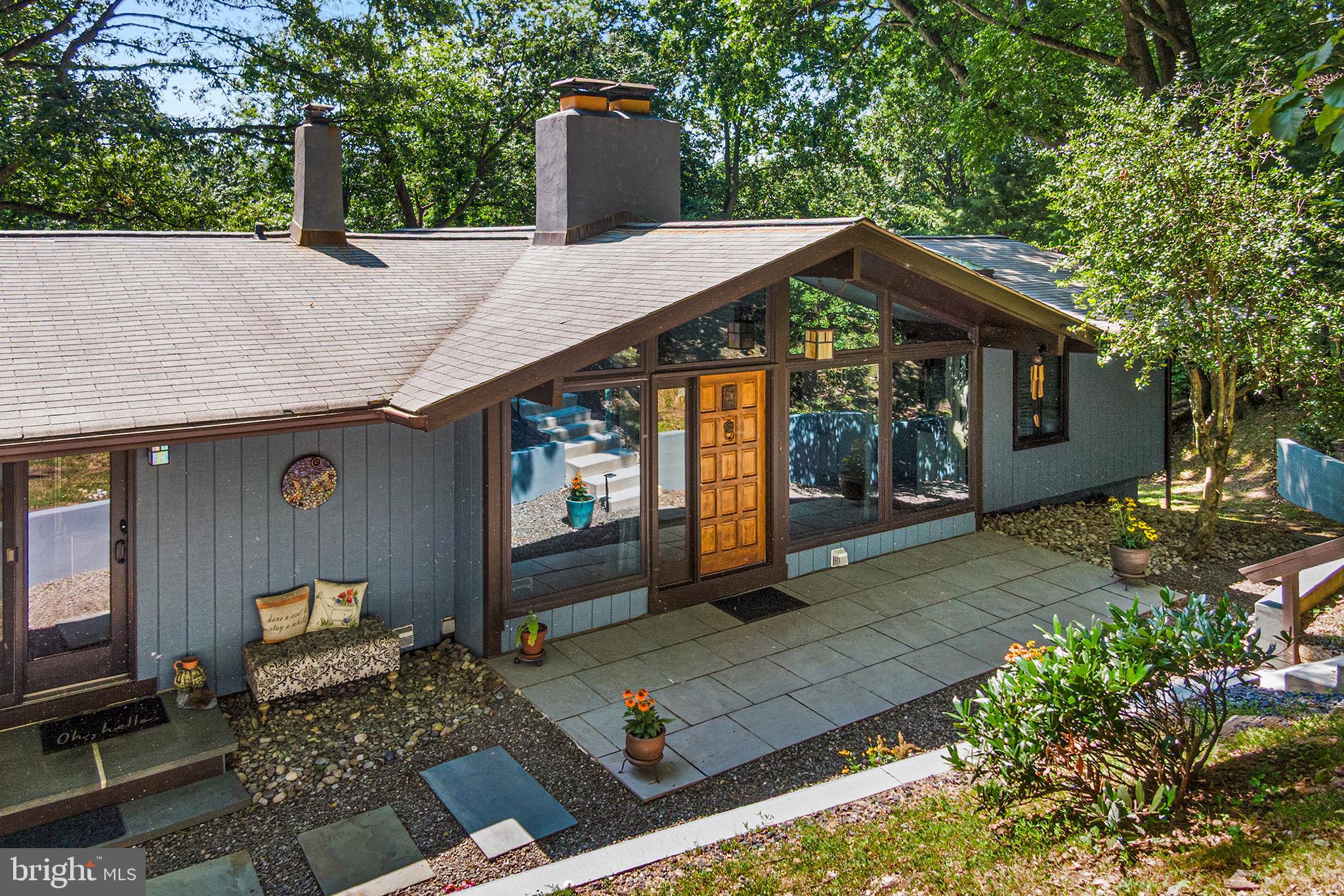 305 HIGHVIEW DRIVE