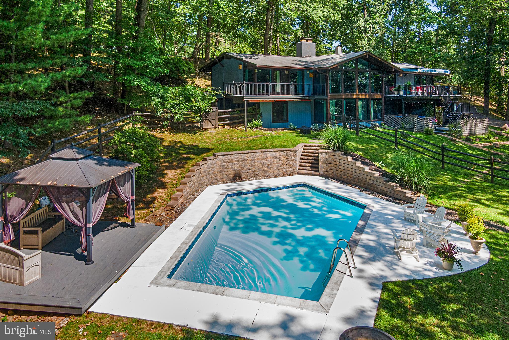305 HIGHVIEW DRIVE