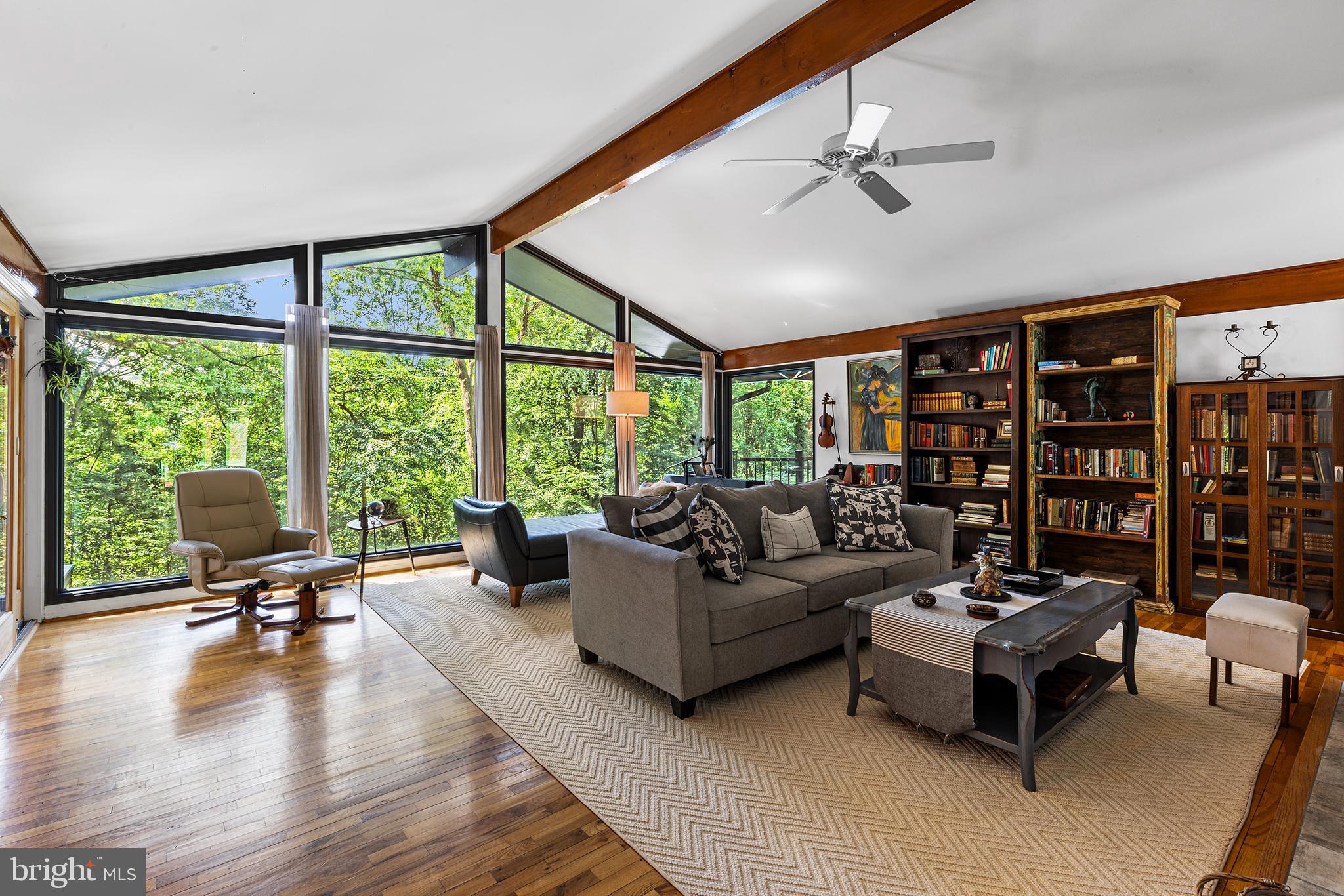 305 HIGHVIEW DRIVE