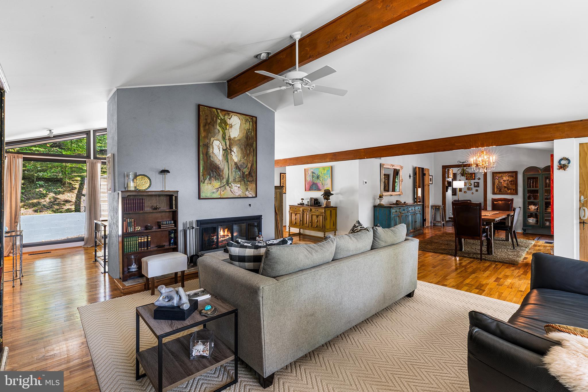 305 HIGHVIEW DRIVE