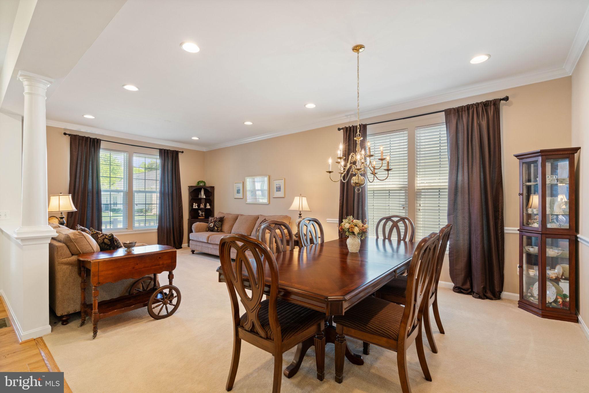 FOUR SEASONS - Residential