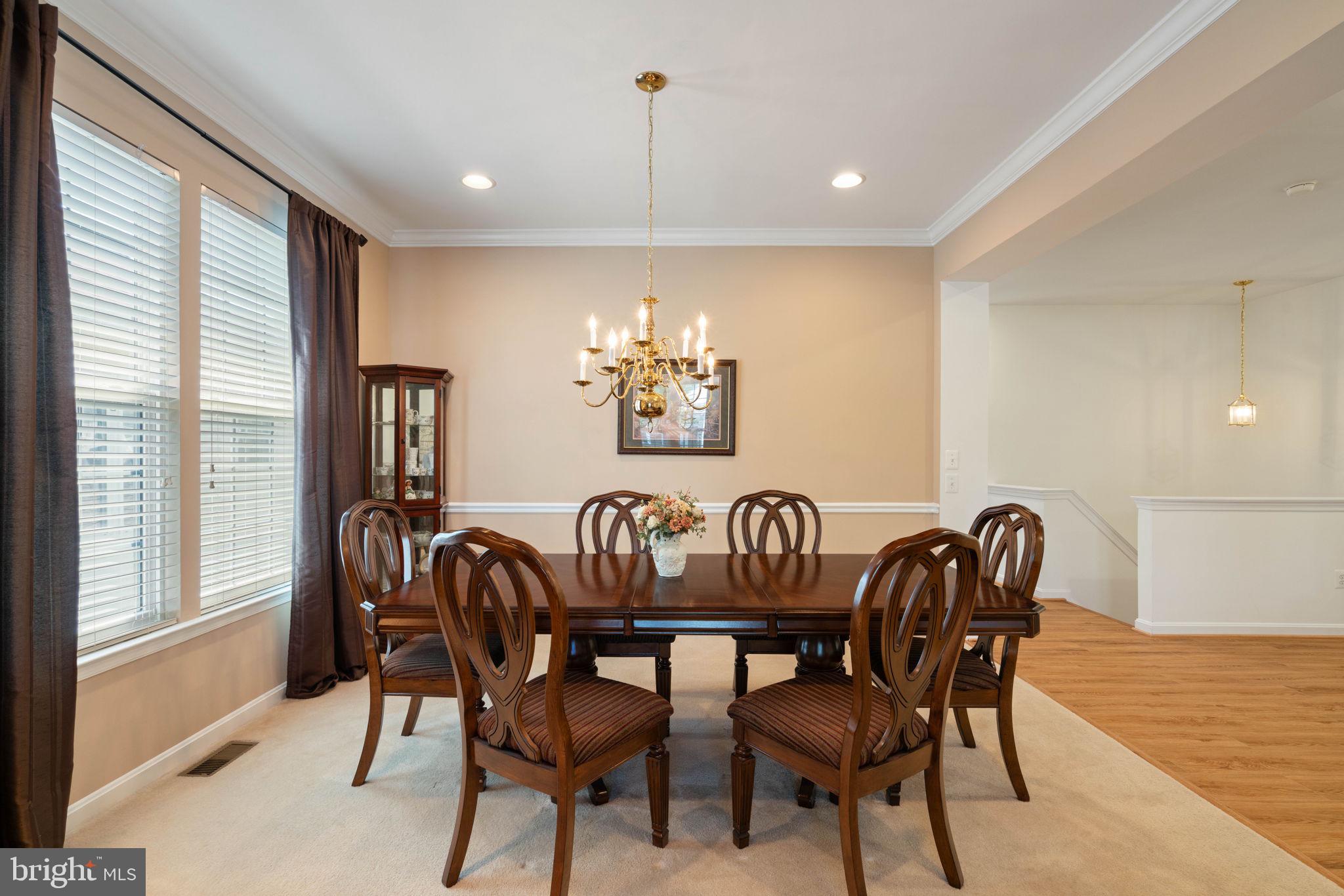 FOUR SEASONS - Residential