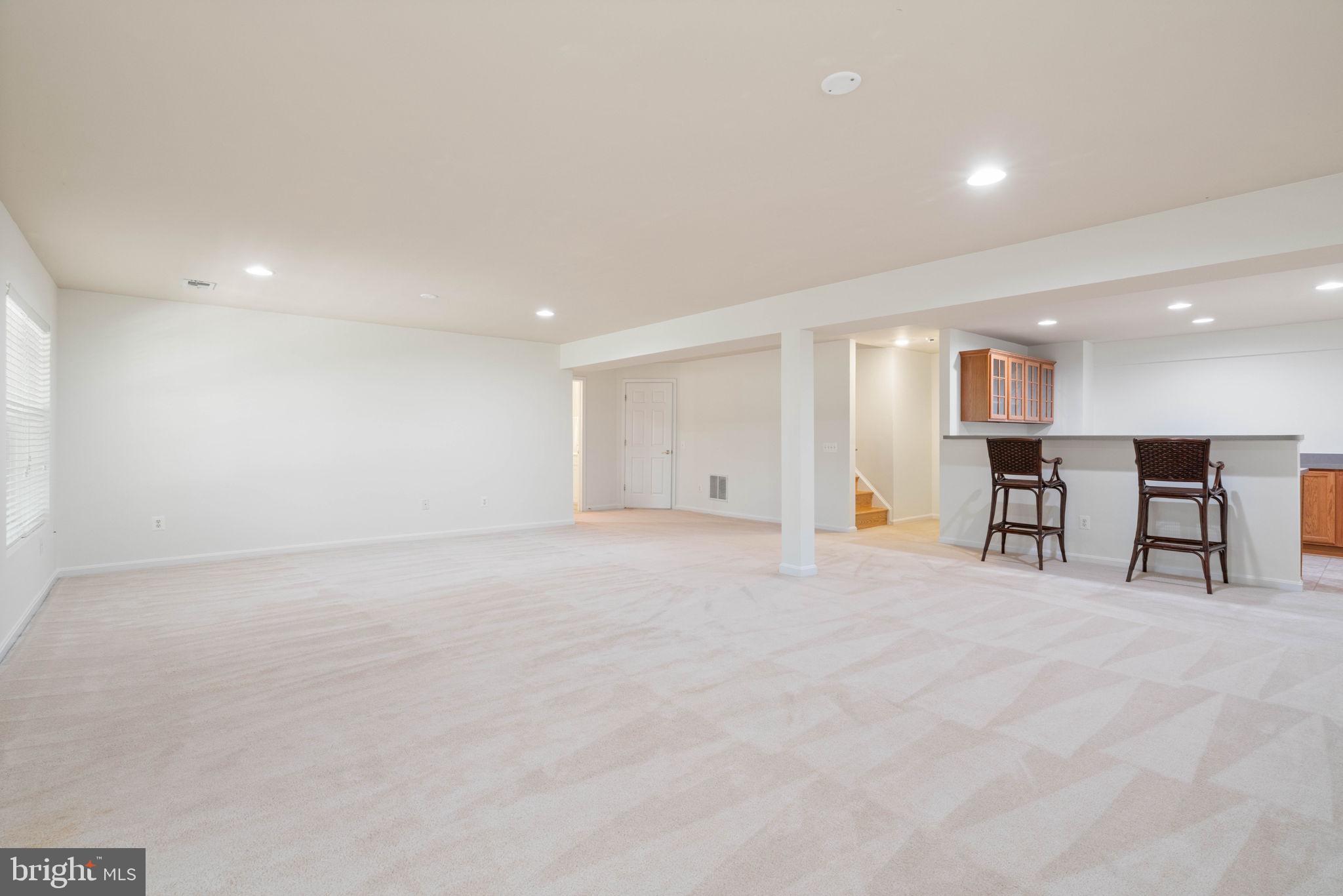FOUR SEASONS - Residential