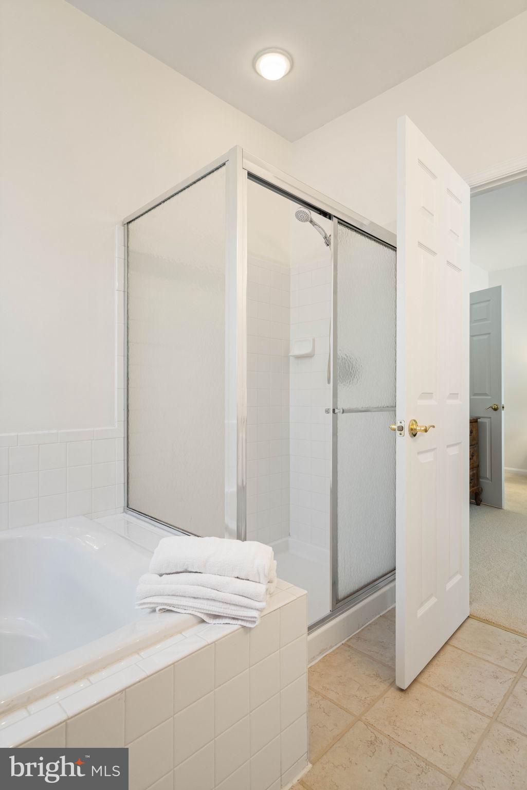 FOUR SEASONS - Residential