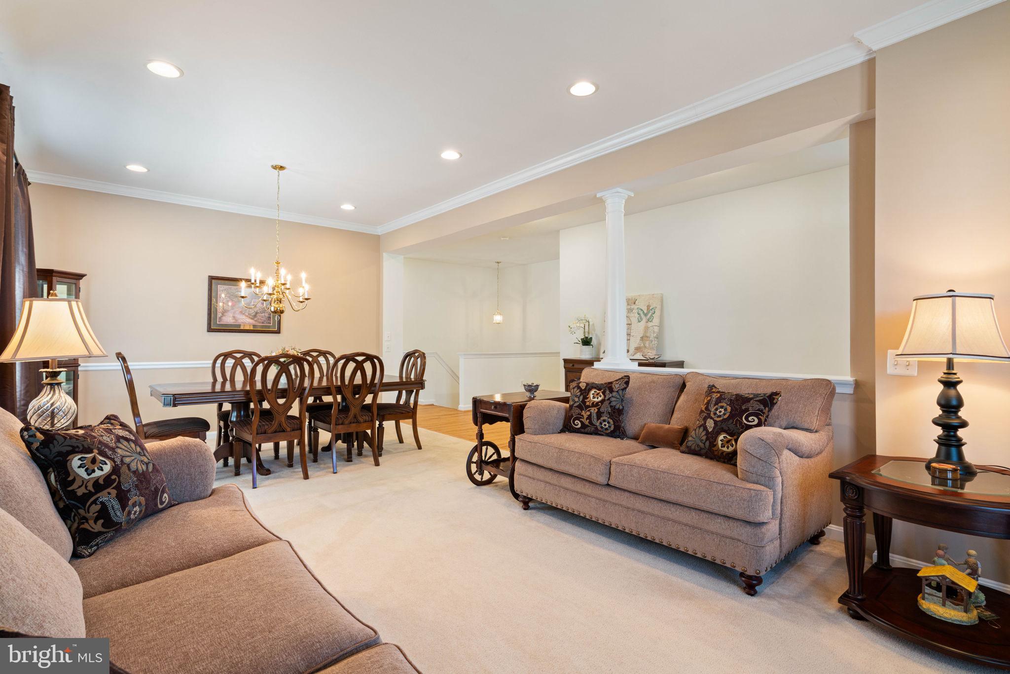 FOUR SEASONS - Residential