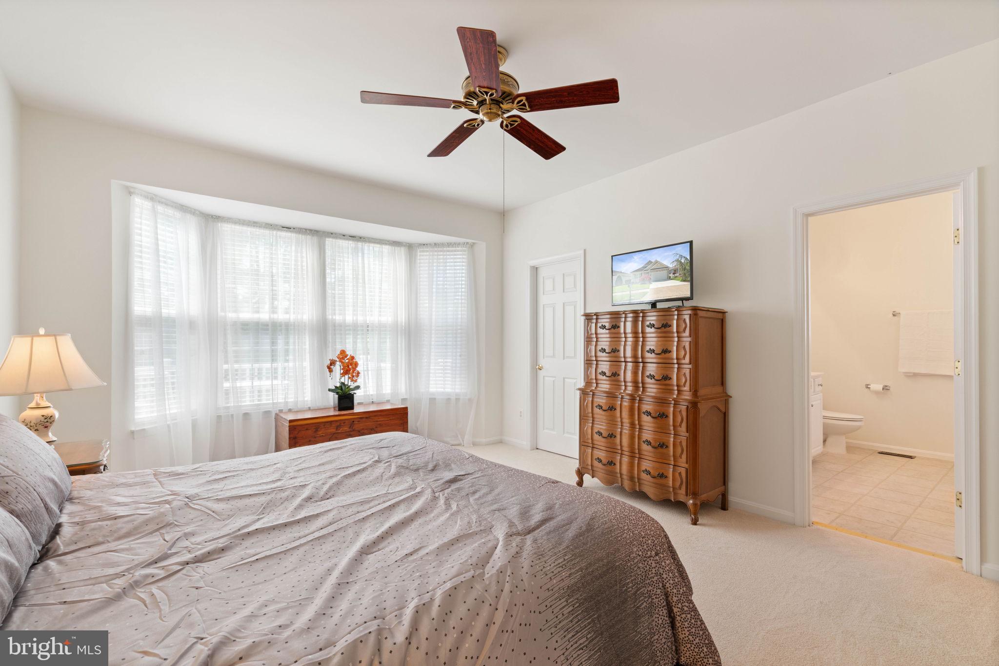 FOUR SEASONS - Residential