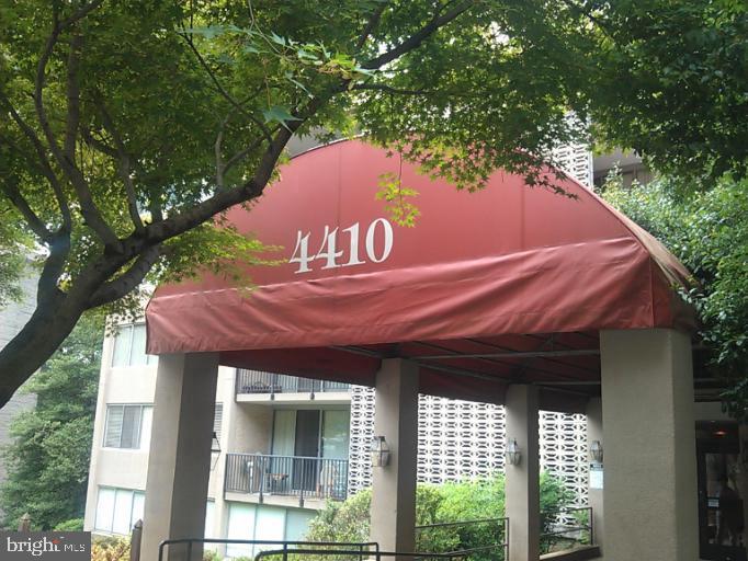 BRIARWOOD COURT - Residential Lease