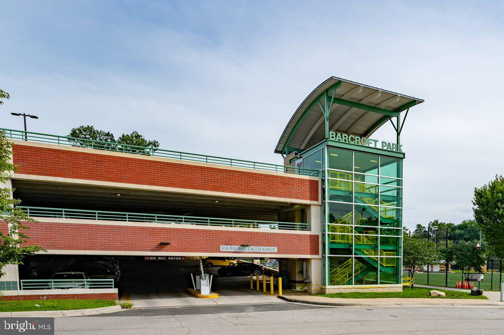 DOUGLAS PARK - Residential